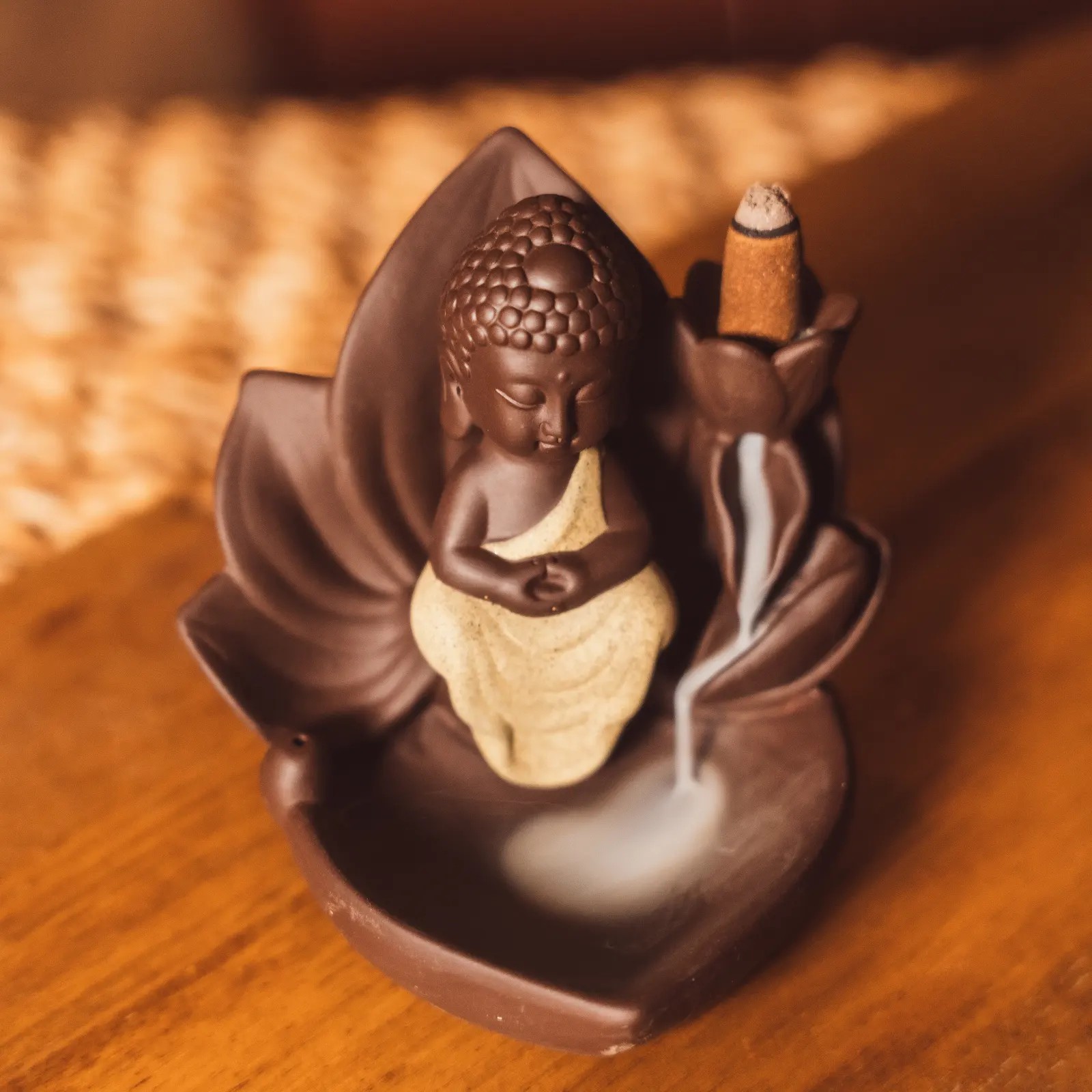 Zen Oturan Buddha El Yapımı Seramik Geri Akışlı Şelale Tütsülük