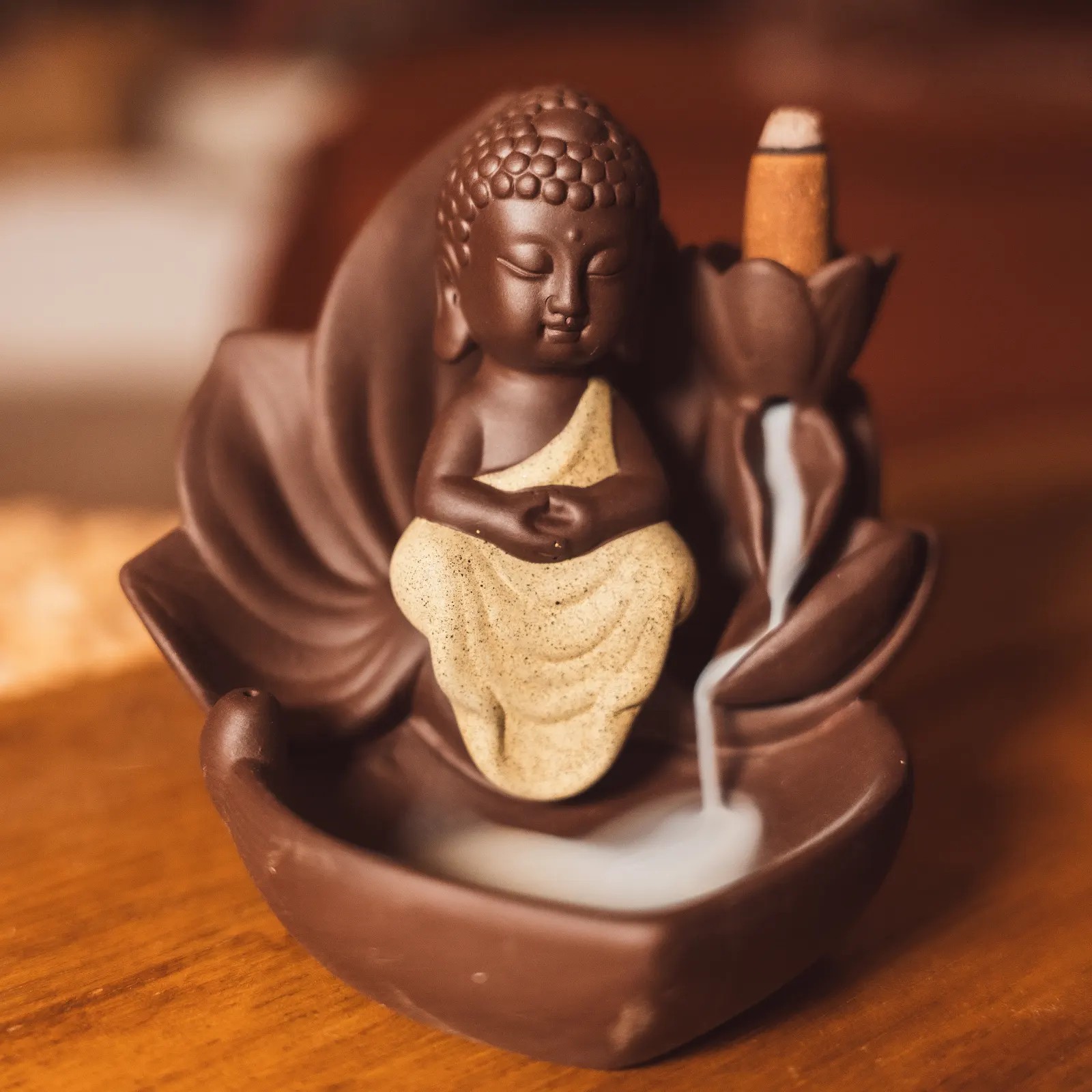 Zen Oturan Buddha El Yapımı Seramik Geri Akışlı Şelale Tütsülük