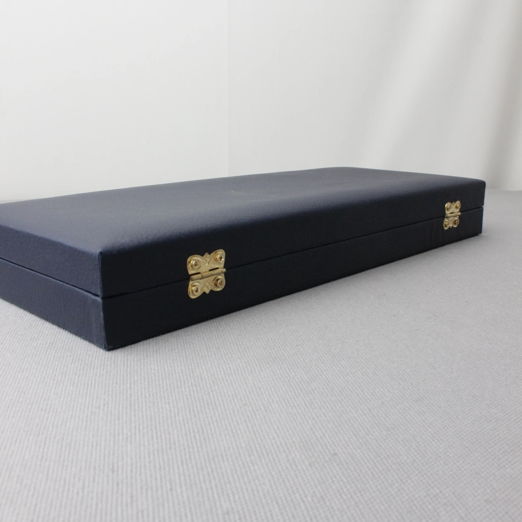 Özel Kutusunda Ham Malzemesiyle Beraber Tacir Usta İmzalı Sedefli Sıkma Kehribar Tespih