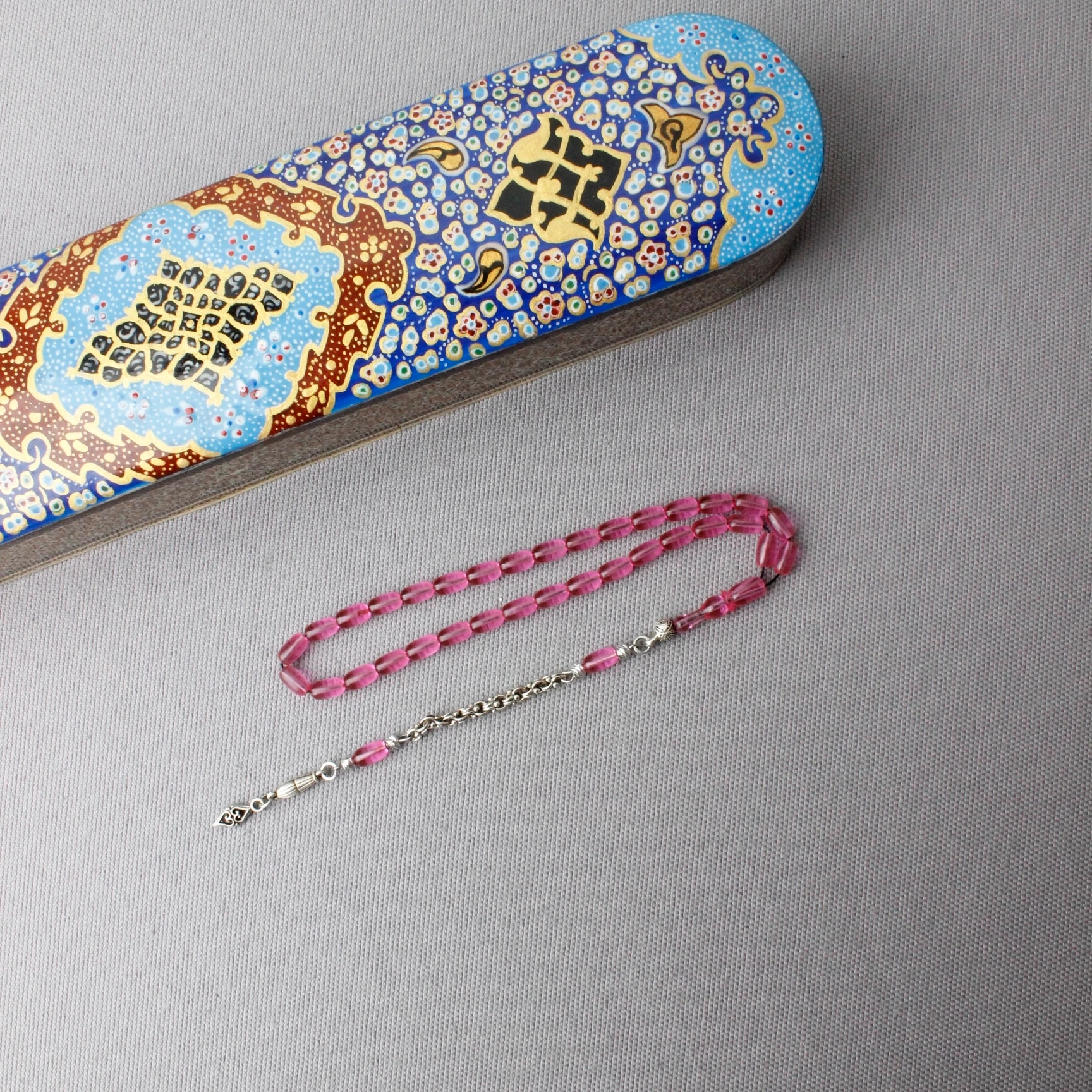 Bürokrat Boy Pembe Renk Kapsül Kesim Sıkma Kehribar Tespih