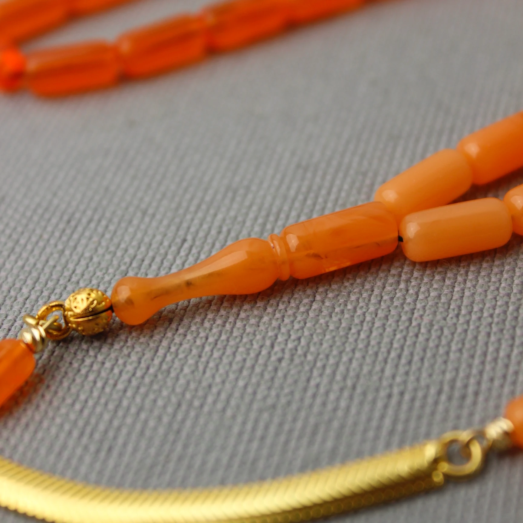 Kapsül Kesim Hareli Gümüş Püsküllü Portakal Renk Bakalit Tespih