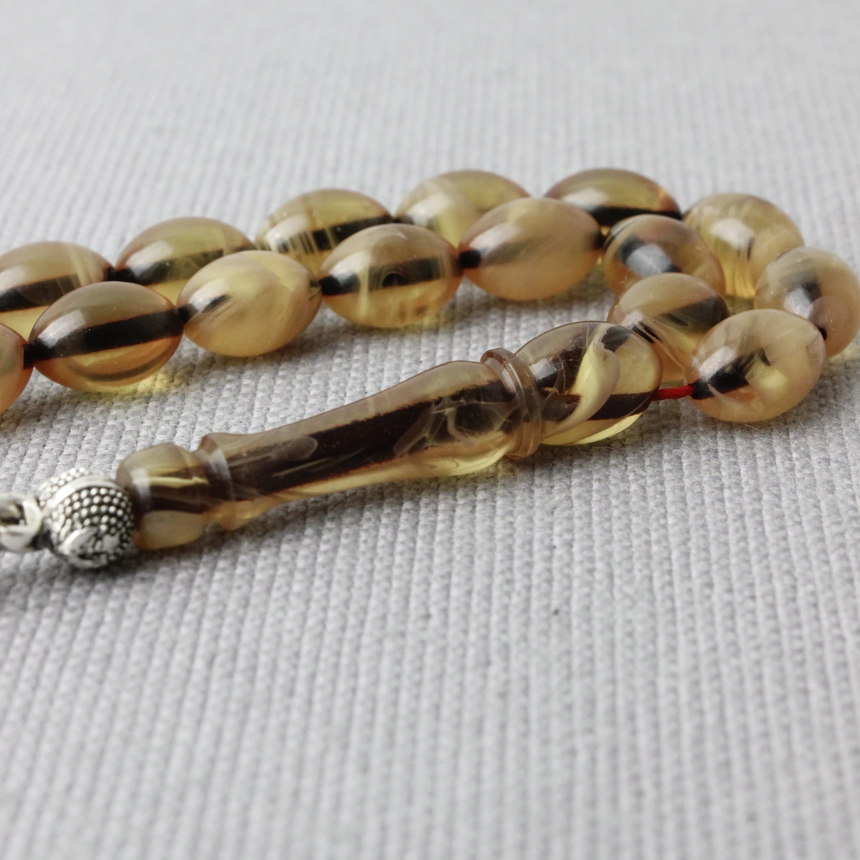  Hareli Beyzi Model Sıkma Kehribar Tespih 