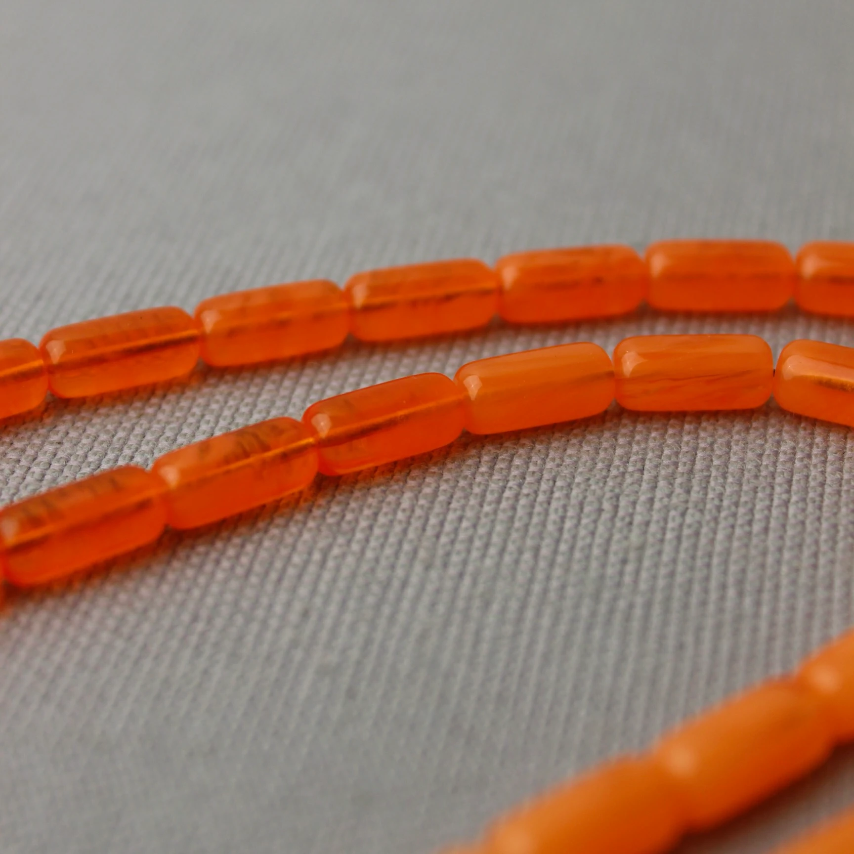 Kapsül Kesim Hareli Gümüş Püsküllü Portakal Renk Bakalit Tespih