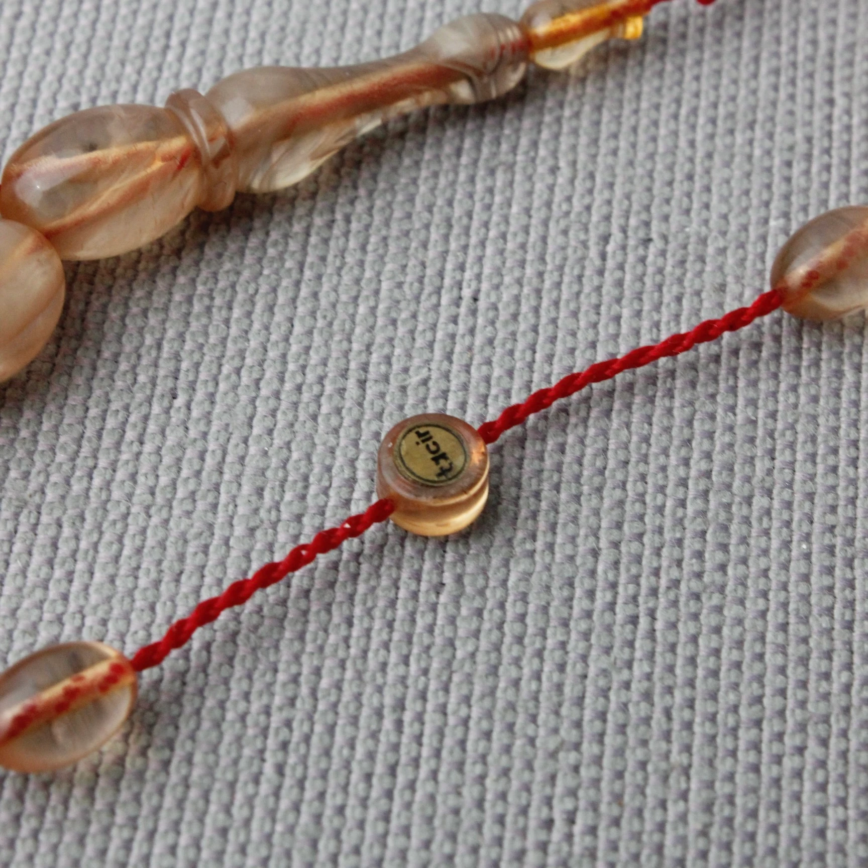 Beyaz Hamur Hareli Beyzi Model Tacir Usta İmzalı Sıkma Kehribar Tespih