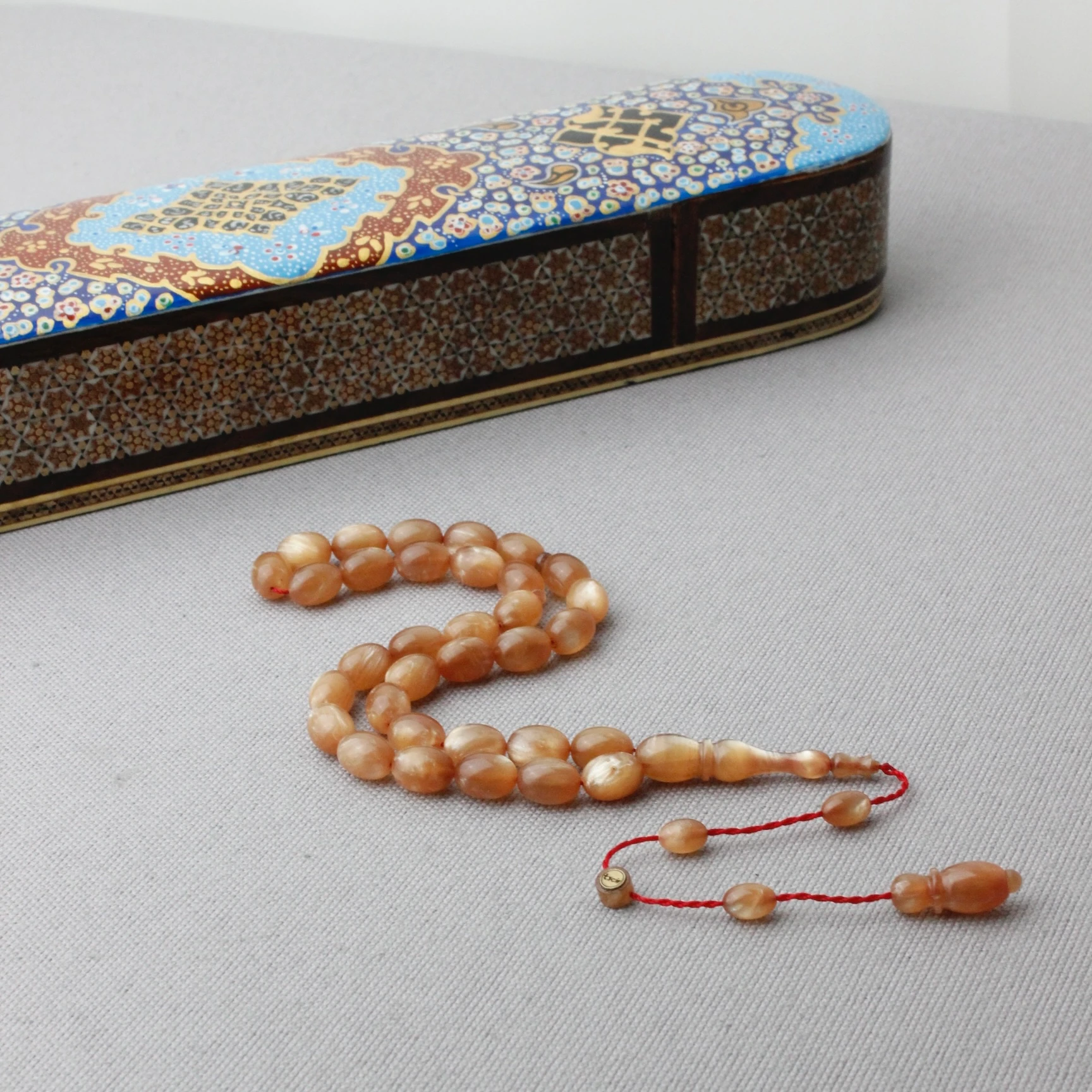 Sedefli Hamur Krem Rengi Tacir Usta İmzalı Beyzi Model Sıkma Kehribar Tespih