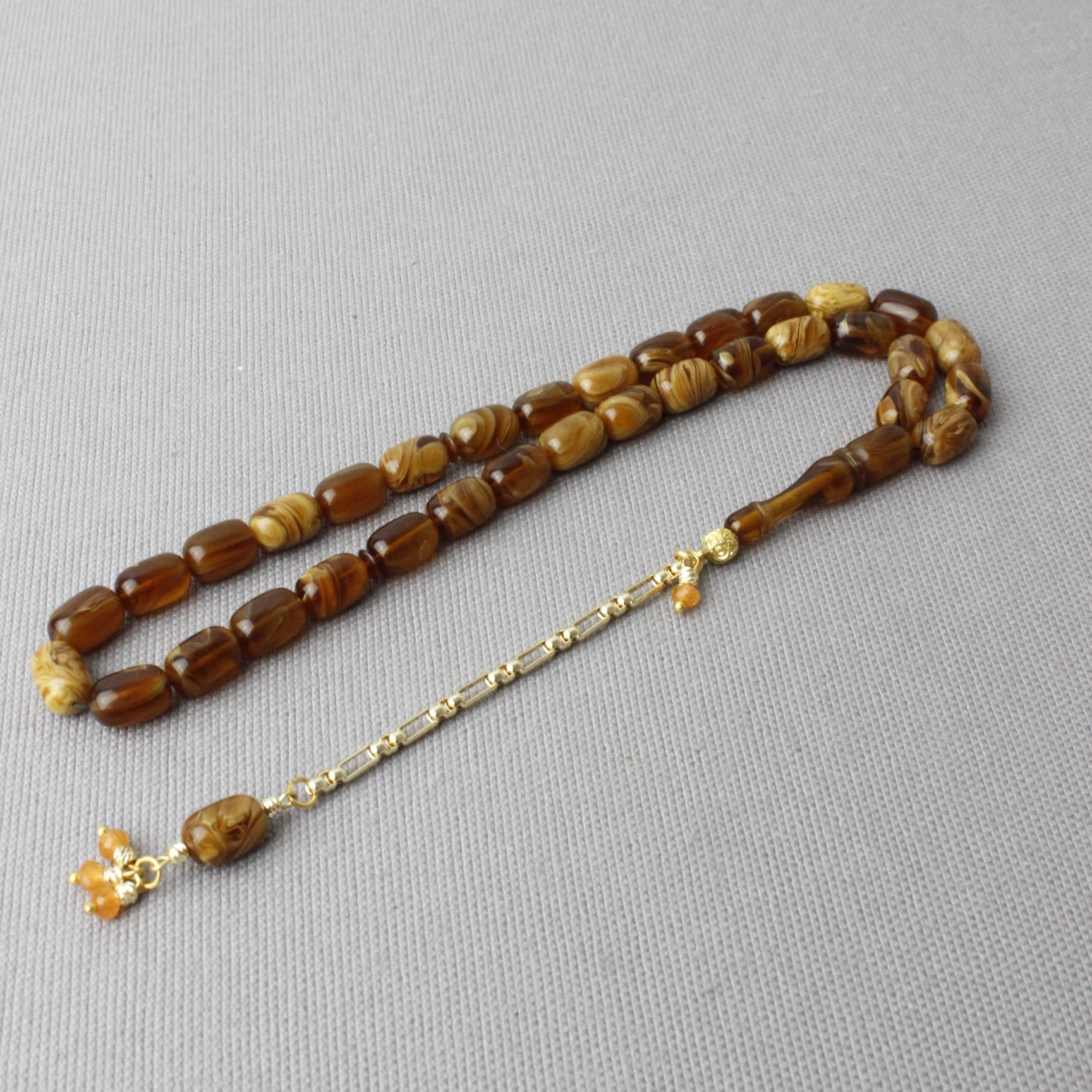 Kapsül Kesim Alpaka Püsküllü Yoğun Hareli Sıkma Kehribar Tespih