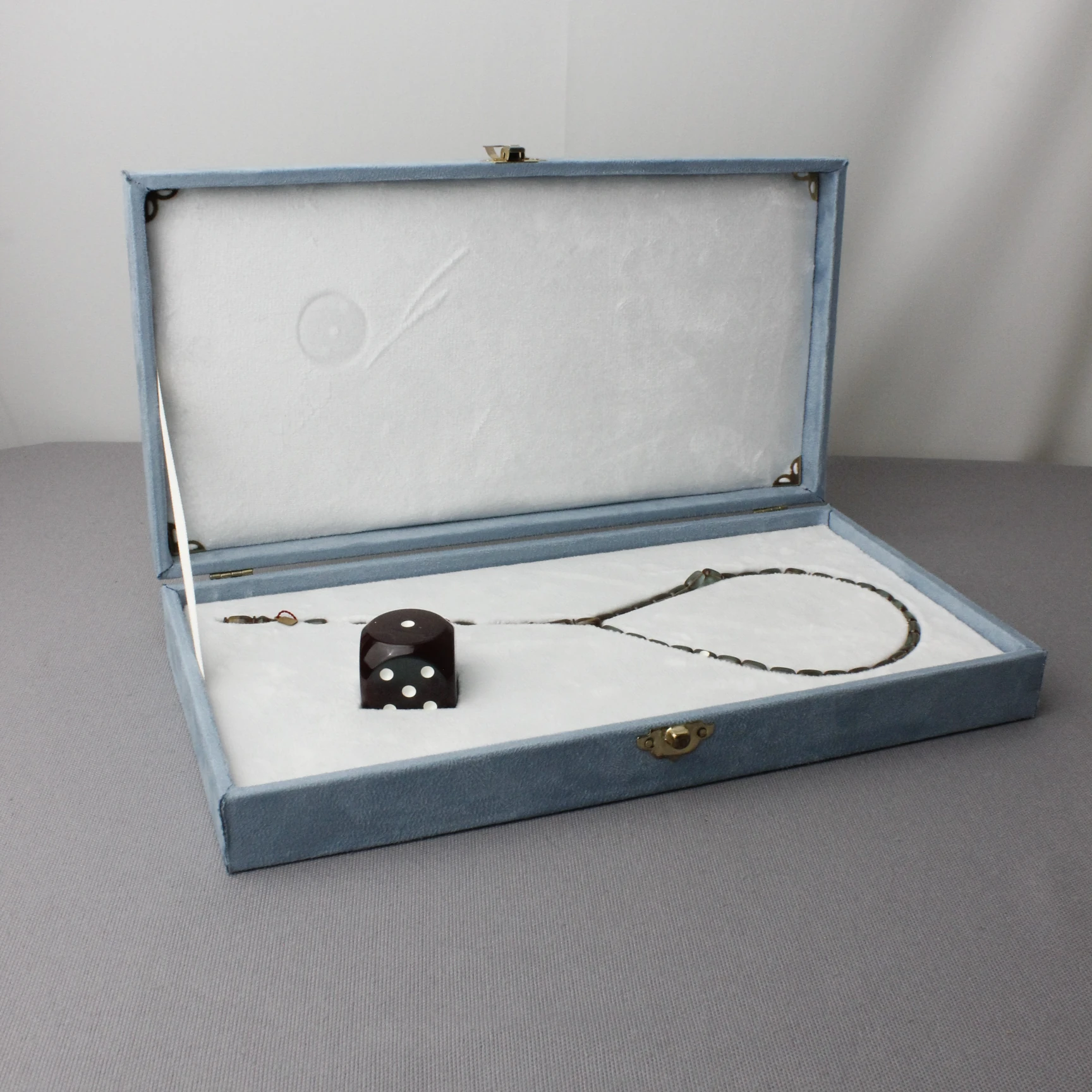 Özel Kutusunda Ömer Daş Usta İmzalı Zar Objeden Patinli Kehribar Tespih