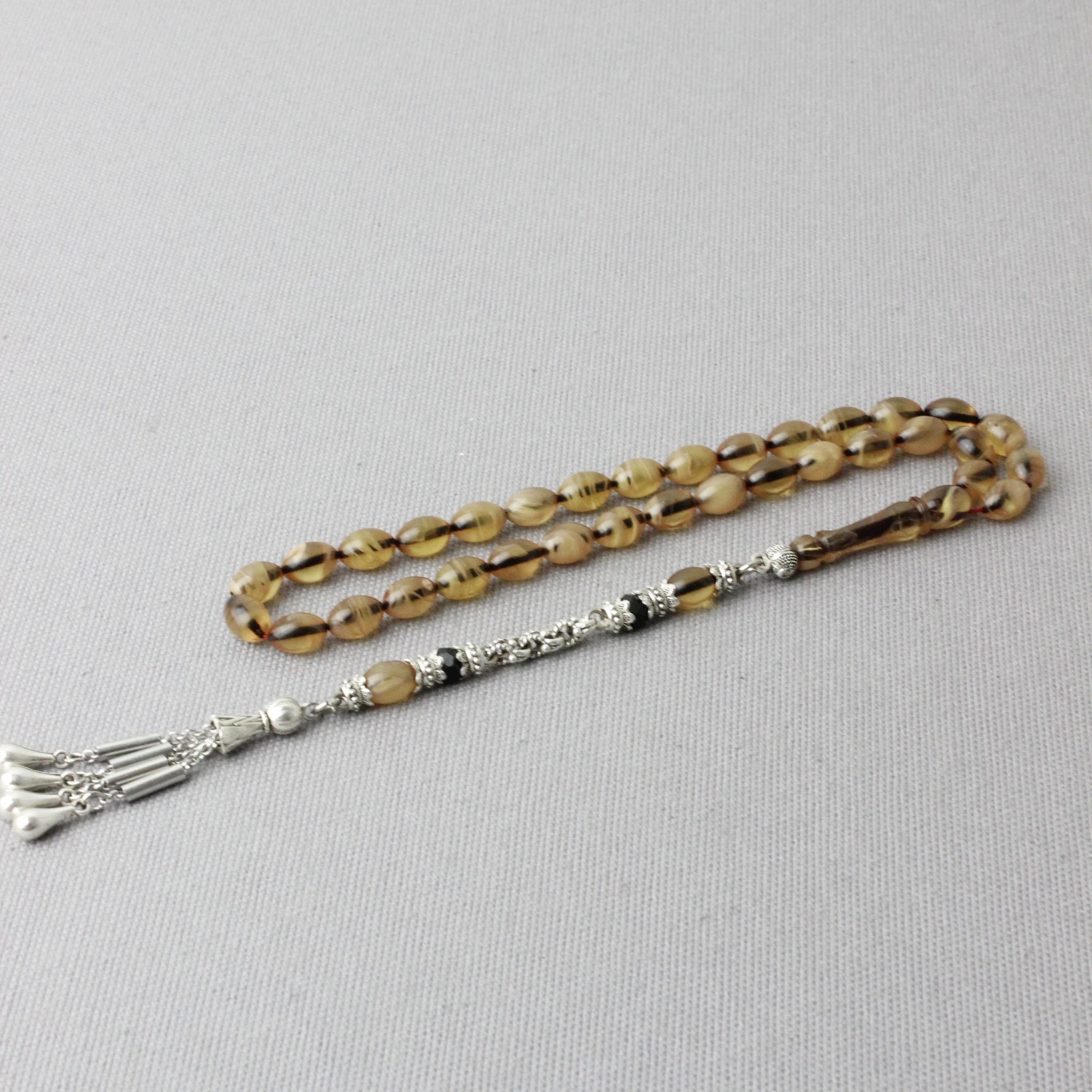  Hareli Beyzi Model Sıkma Kehribar Tespih 