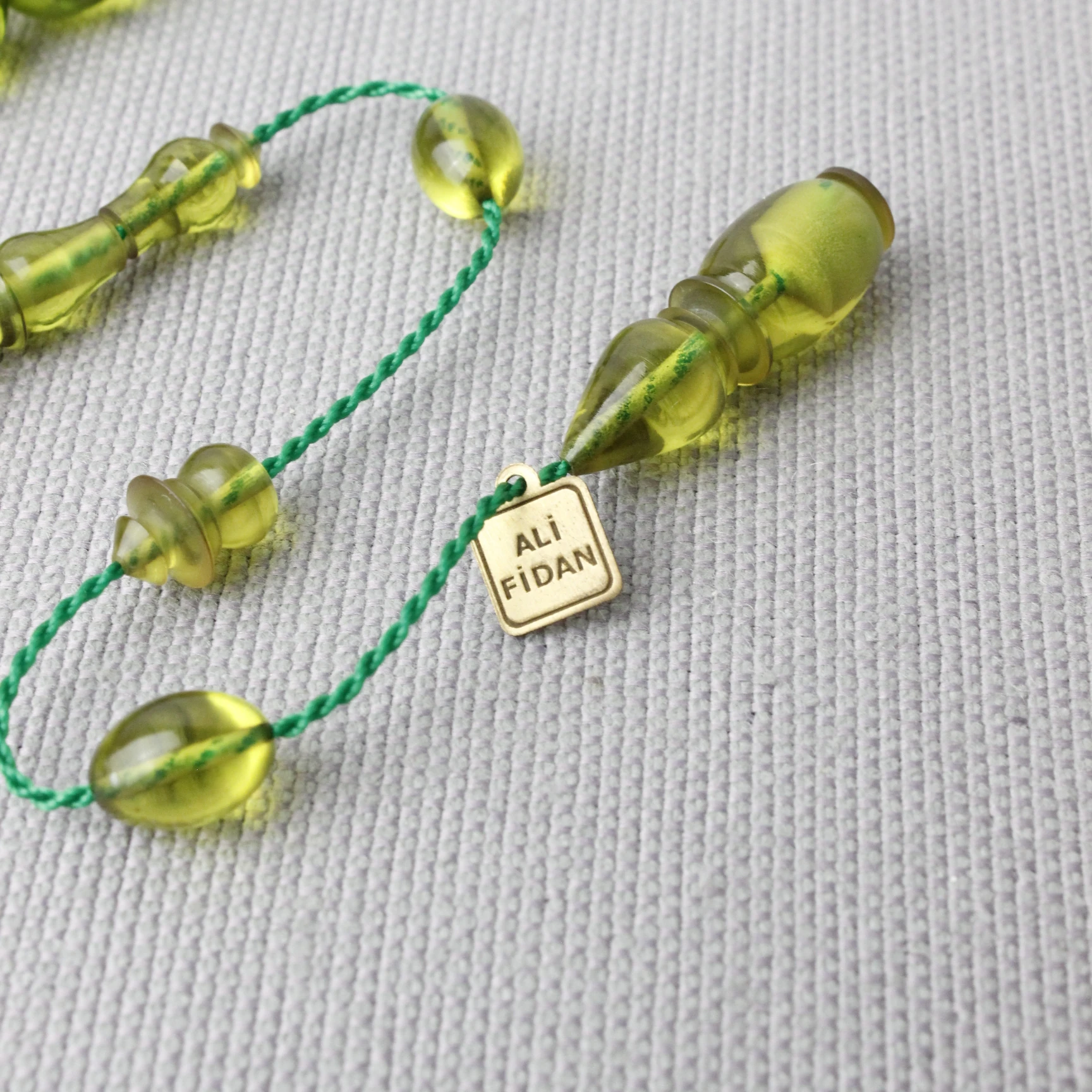 Ali Fidan Usta İmzalı Beyzi Model Yeşil Renk Ateş Kehribar Tespih