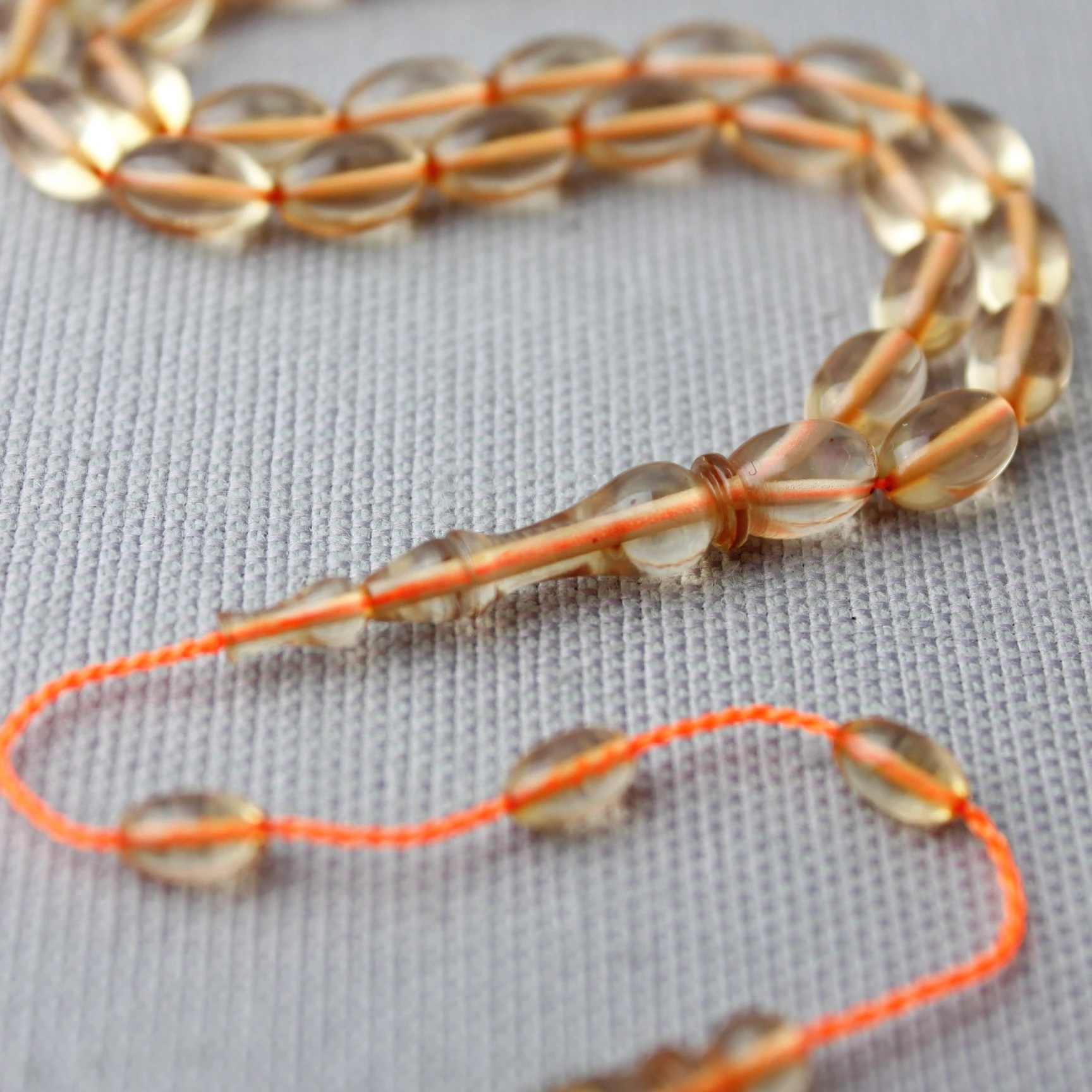 Beyzi Model El Boy Şeffaf Renk Ateş Kehribar Tespih