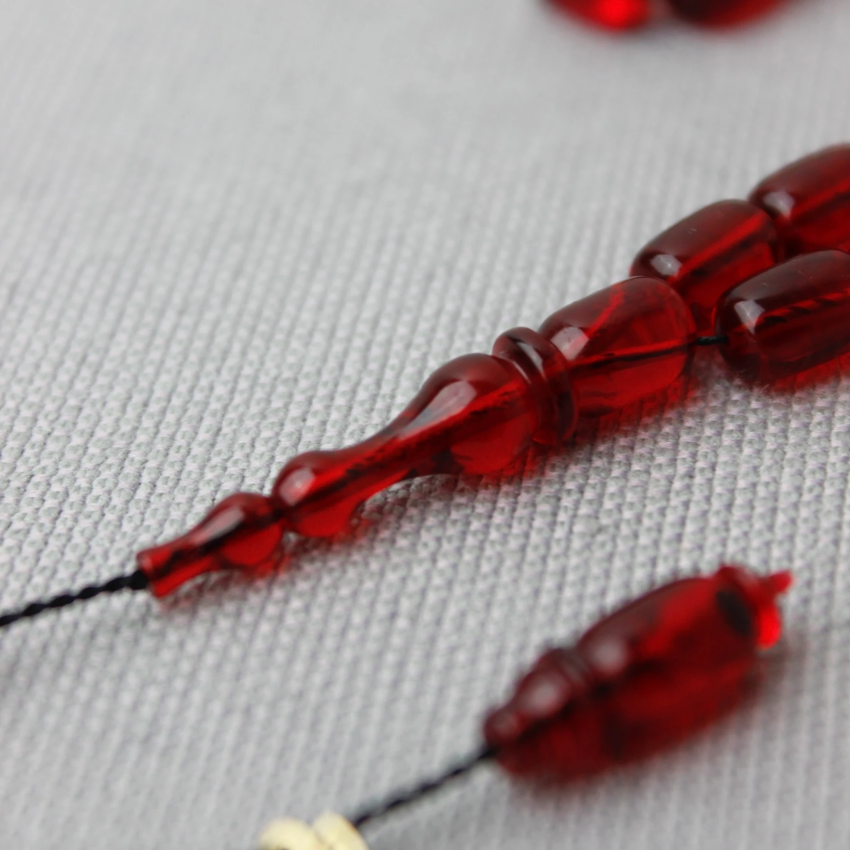 Serkan Başkan Usta İmzalı El Boy Kapsül Kesim Kırmızı Renk Ateş Kehribar Tespih