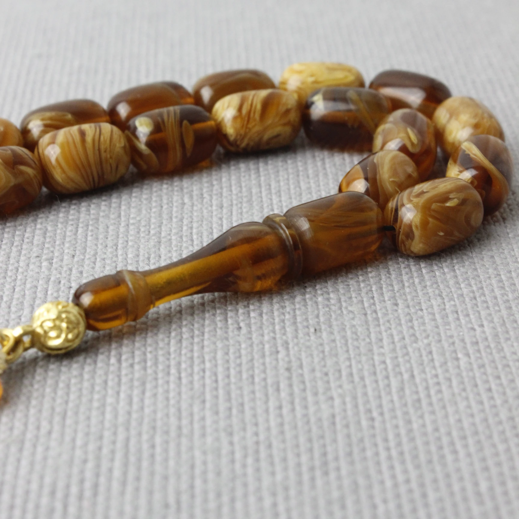 Kapsül Kesim Alpaka Püsküllü Yoğun Hareli Sıkma Kehribar Tespih