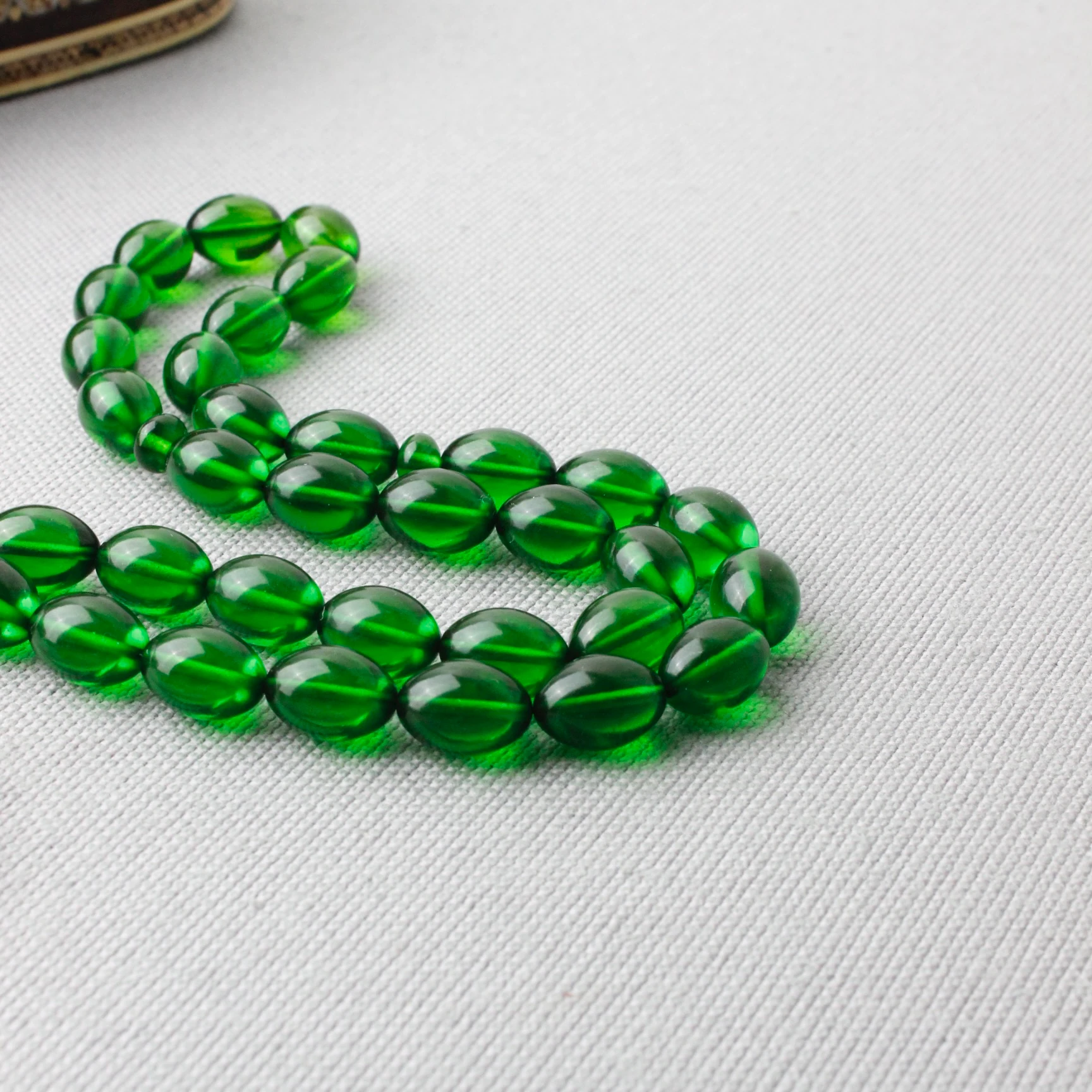 Ali Baba Usta İmzalı Fıstık Yeşili Beyzi Model Sıkma Kehribar Tespih