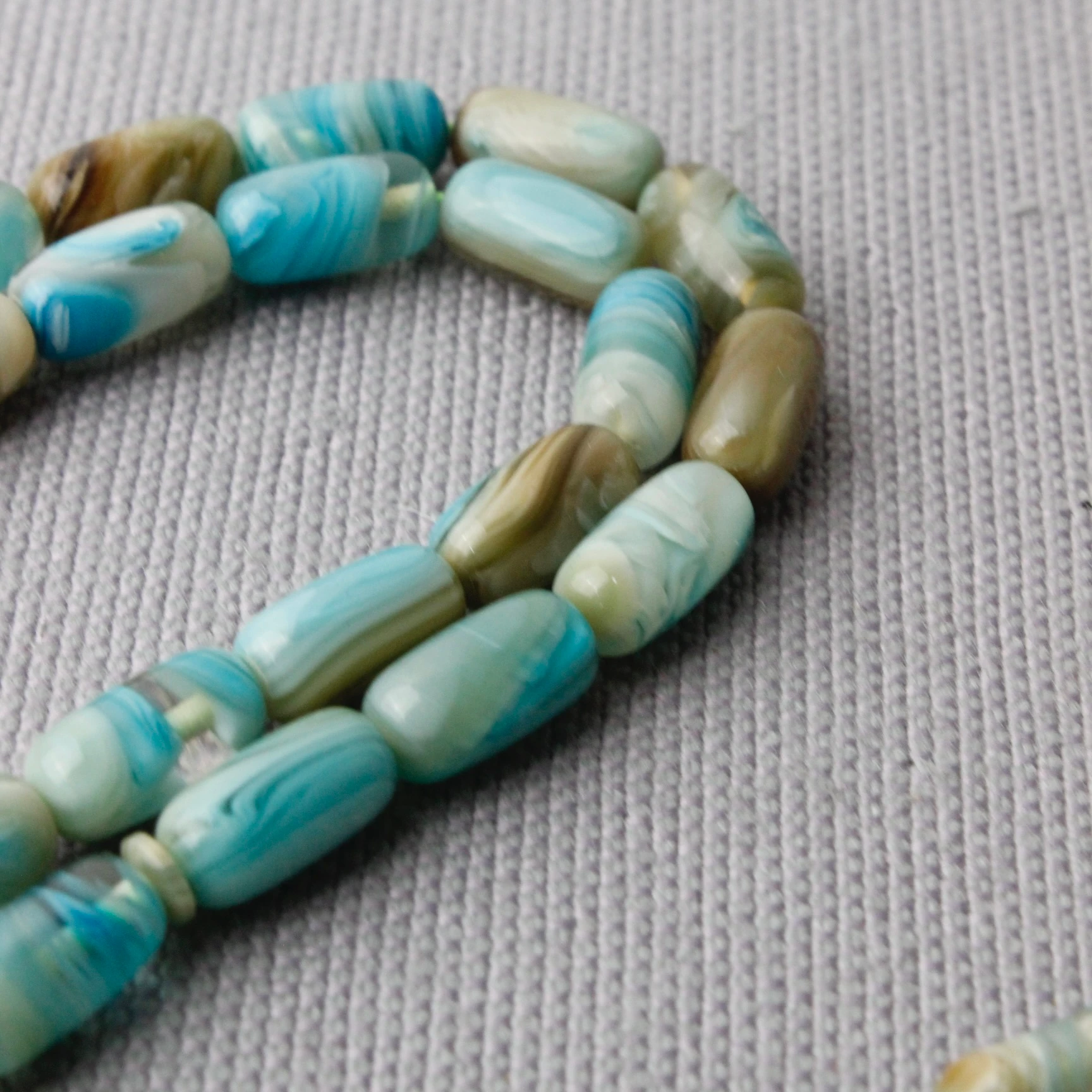 Deniz Mavisi Hareli Kapsül Kesim Usta İşçilikli Sıkma Kehribar Tespih