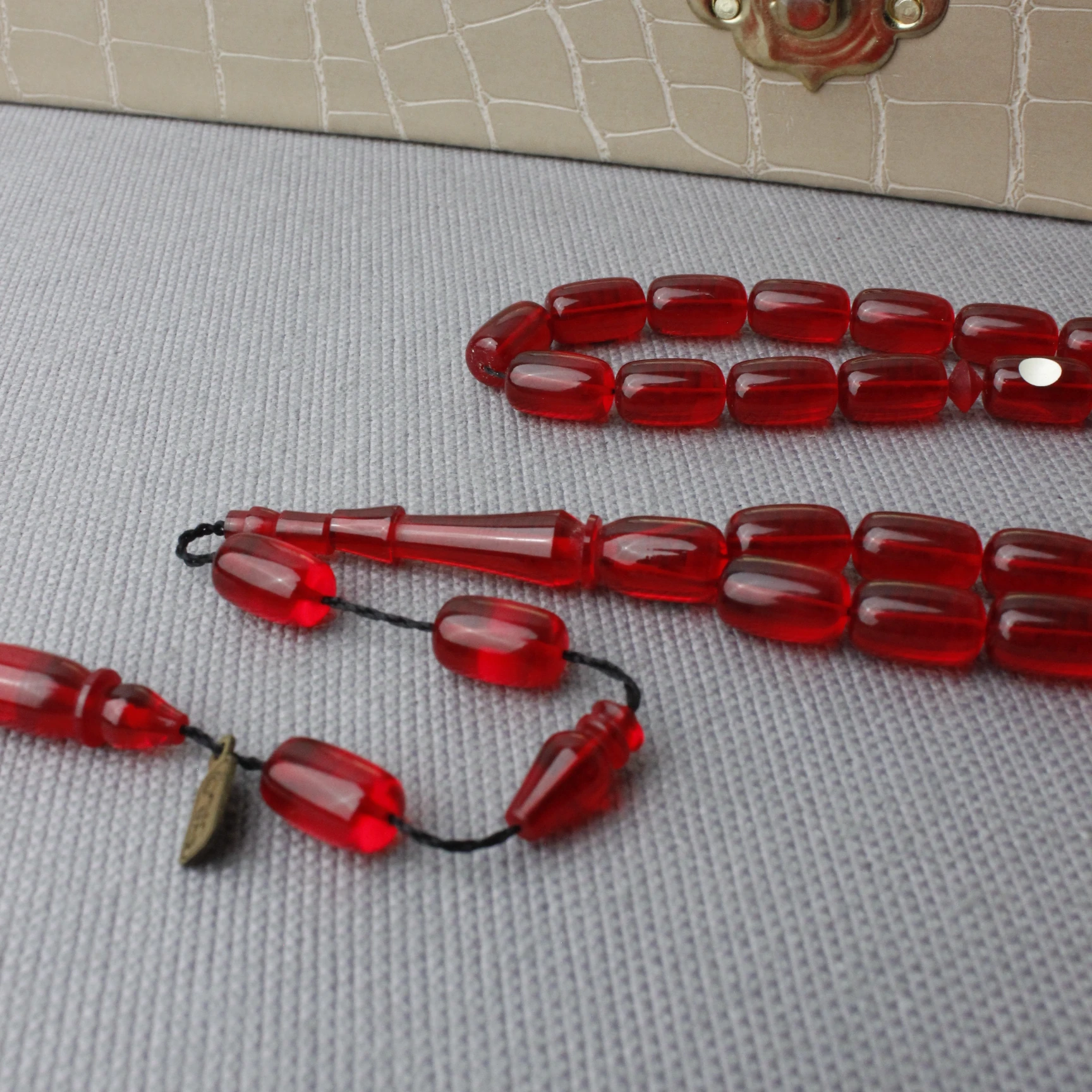 Özel Kutusunda Zar Objesiyle Beraber Ömer Daş Usta İmzalı Kehribar Tespih