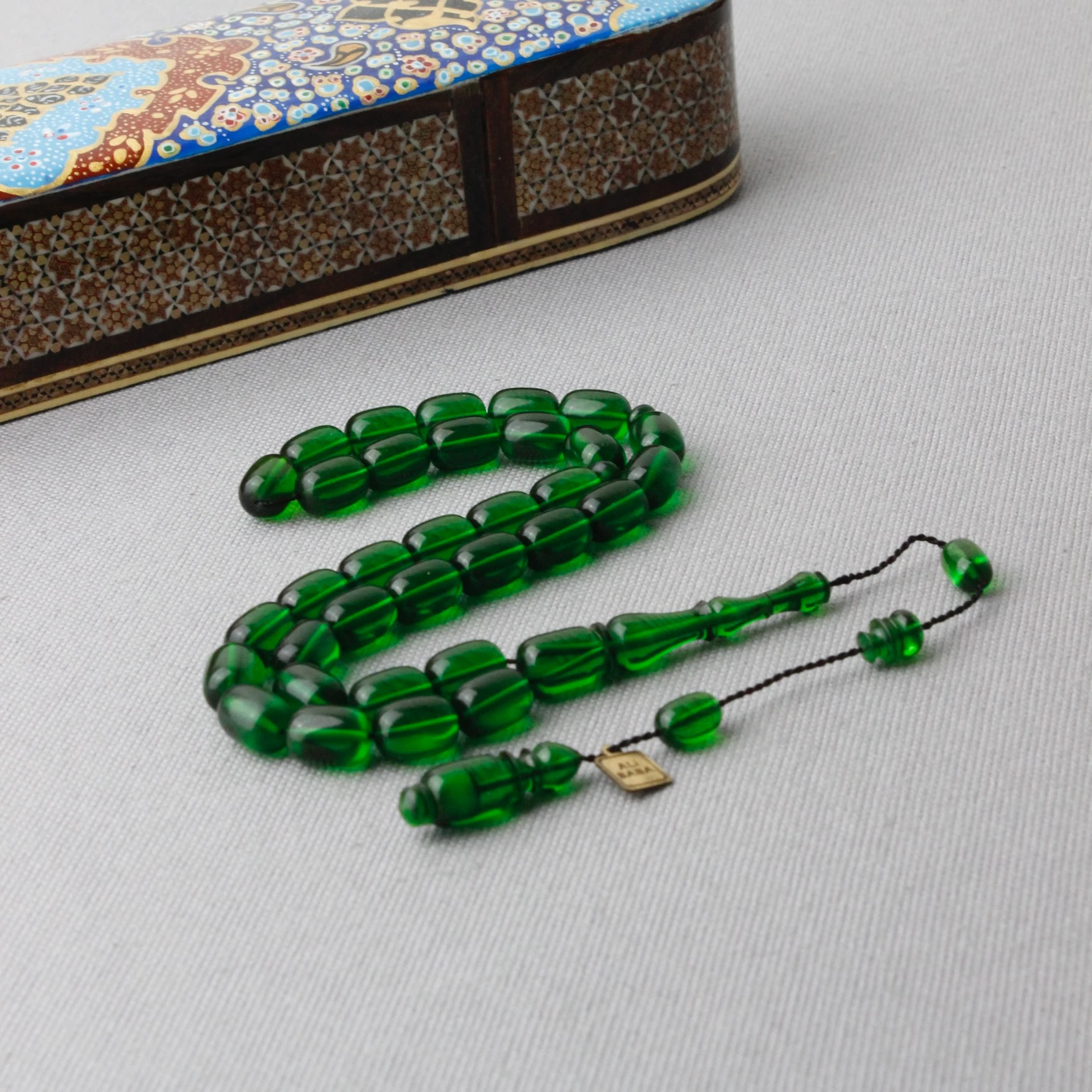 Ali Baba Usta İmzalı Çimen Yeşili Kapsül Kesim Ateş Kehribar Tespih