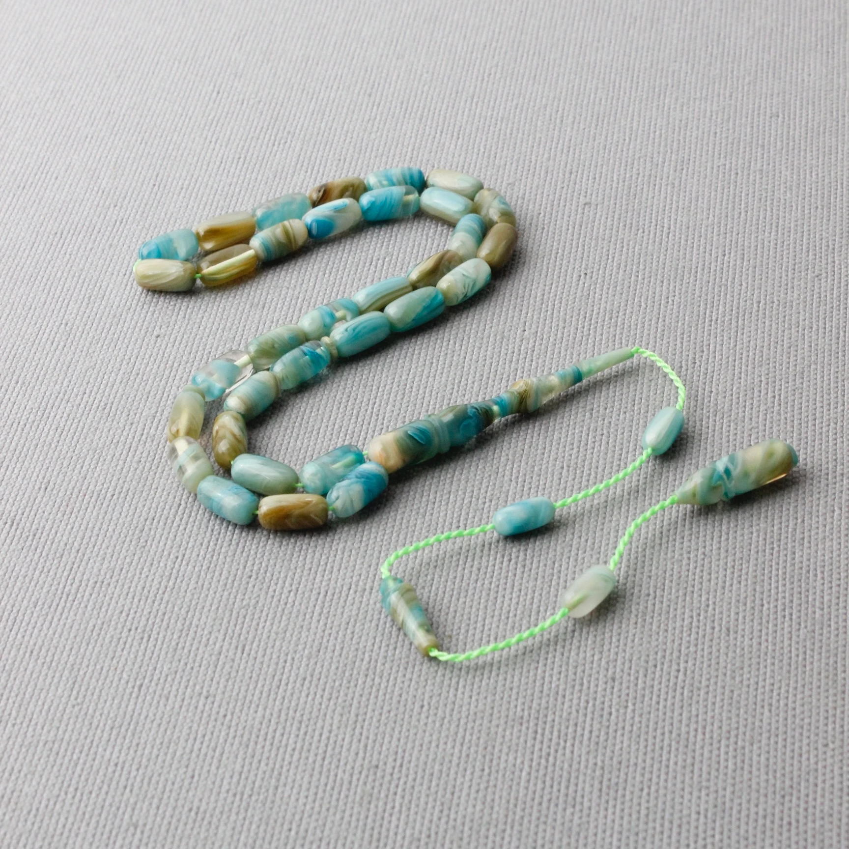 Deniz Mavisi Hareli Kapsül Kesim Usta İşçilikli Sıkma Kehribar Tespih