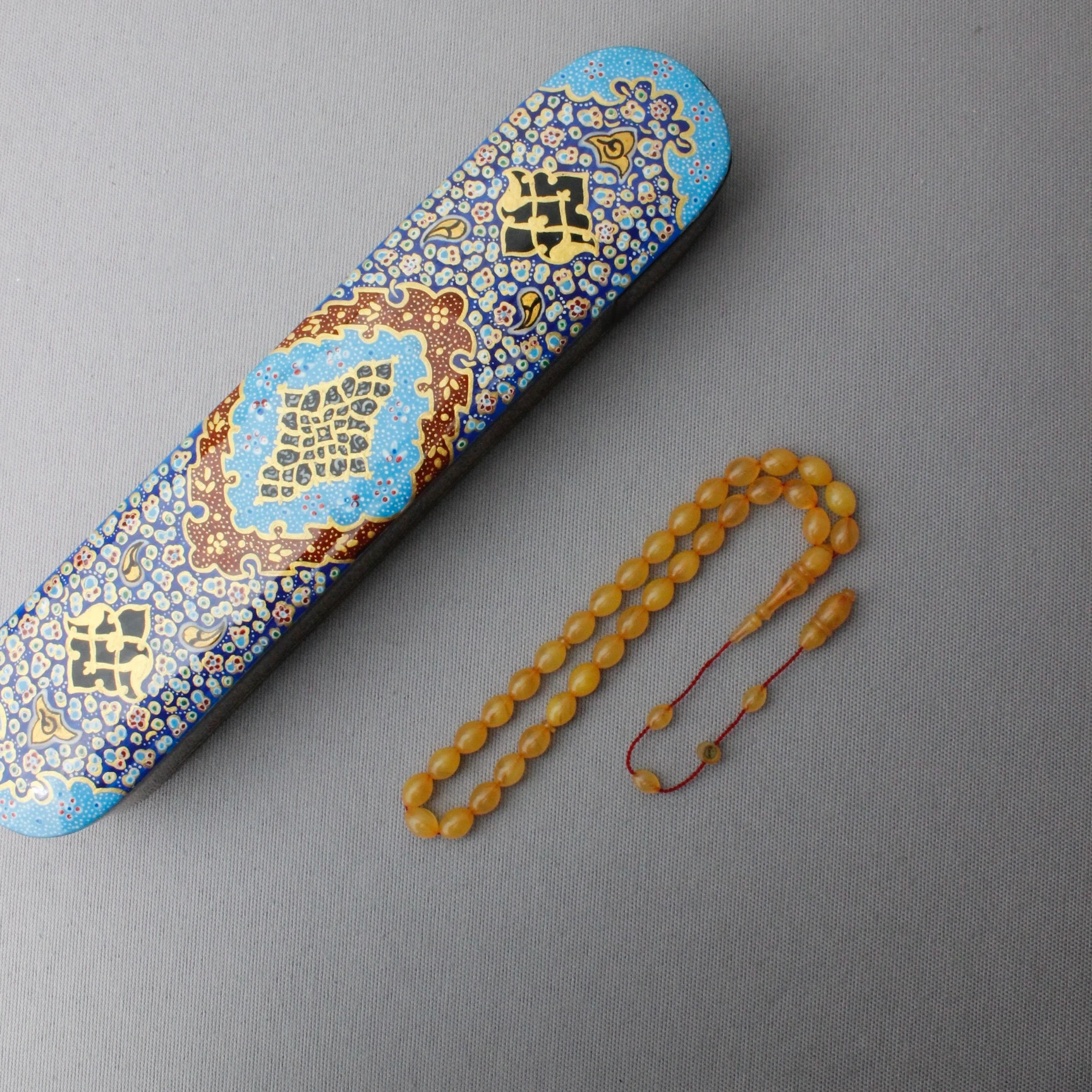 Tacir Usta İmzalı Beyzi Model Hareli Sıkma Kehribar Tespih