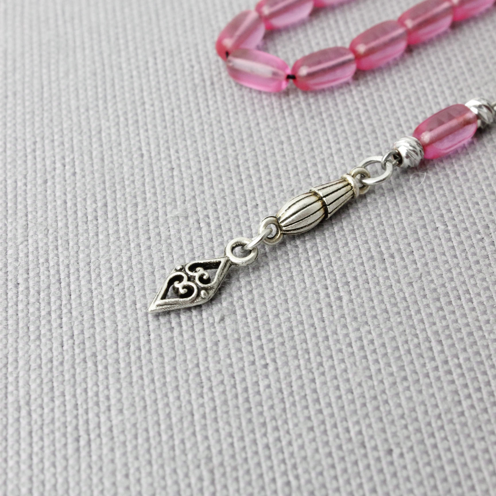 Bürokrat Boy Pembe Renk Kapsül Kesim Sıkma Kehribar Tespih