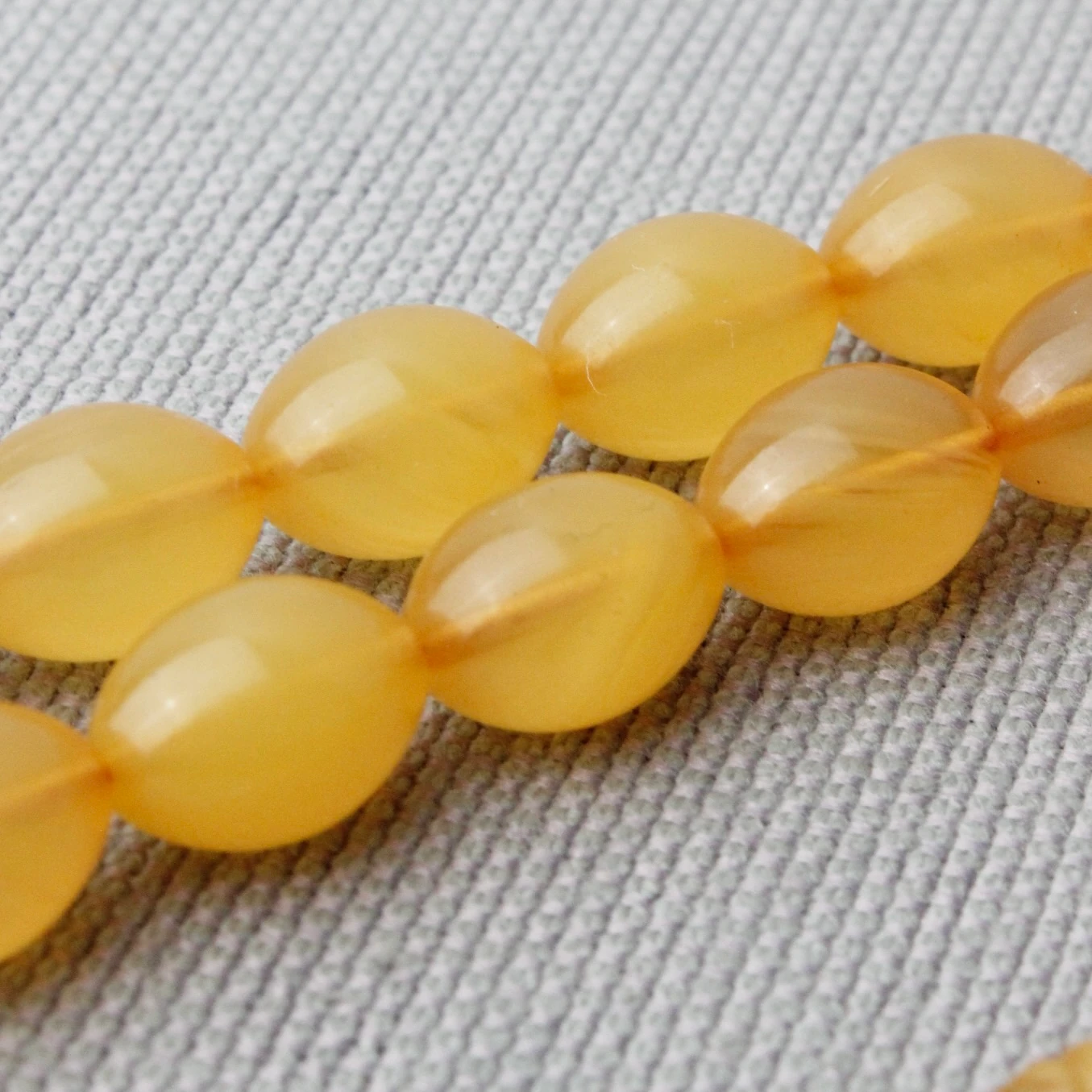 Tacir Usta İmzalı Beyzi Model Hareli Sıkma Kehribar Tespih