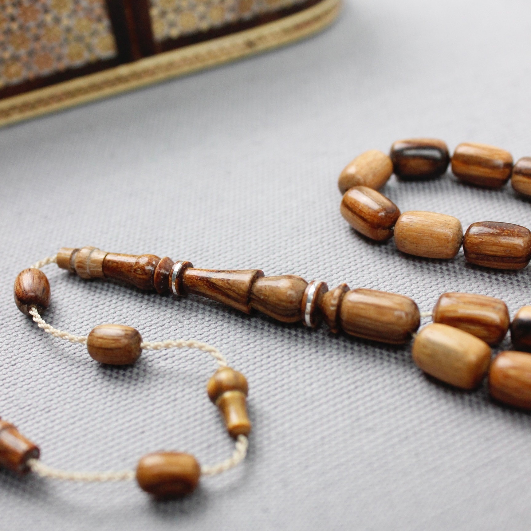 Mücahit Şener Usta İşçilikli Gümüş Kemerli 12*8mm Öd Ağacı Tespih