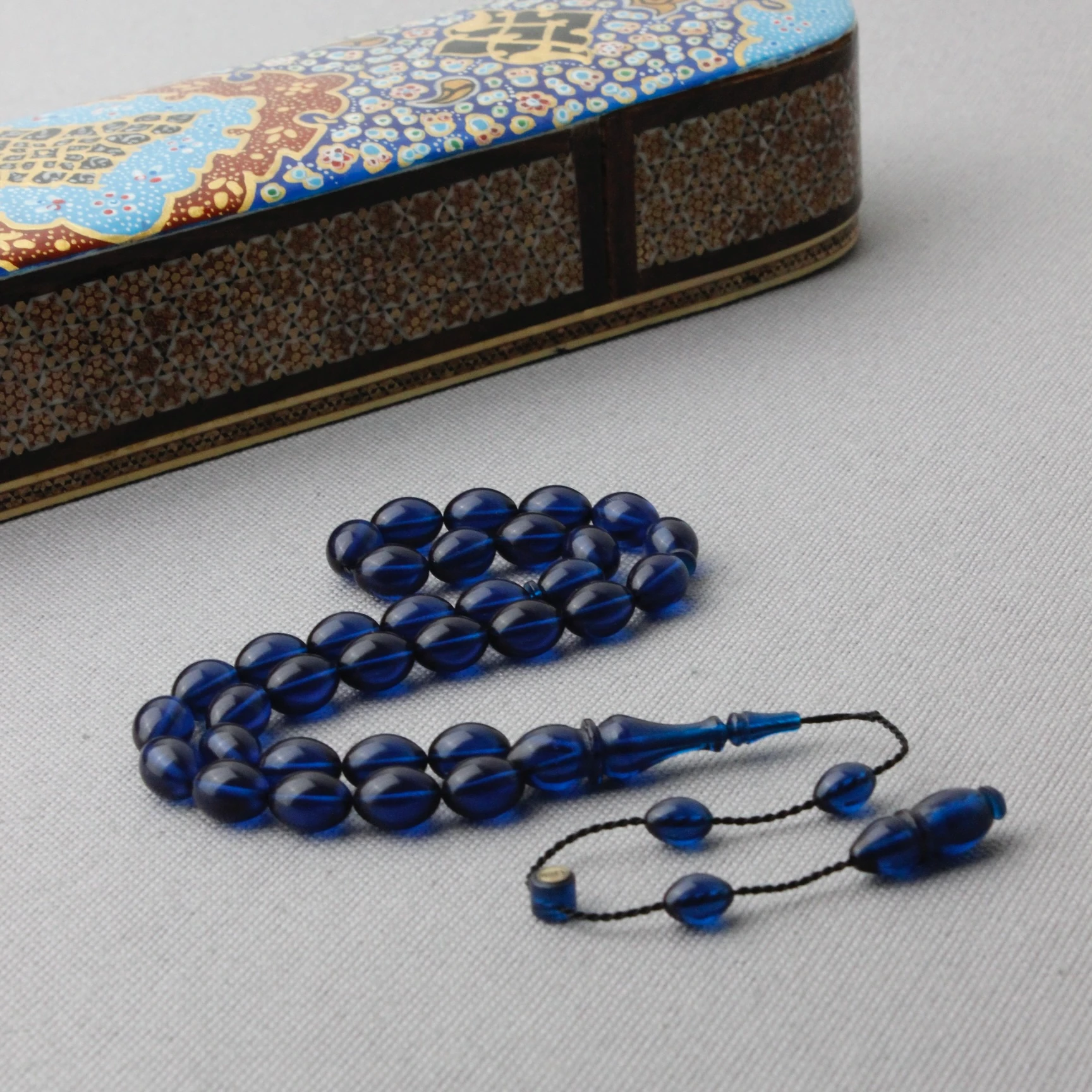 Parlement Mavisi Beyzi Model Tacir Usta İmzalı Sıkma Kehribar Tespih