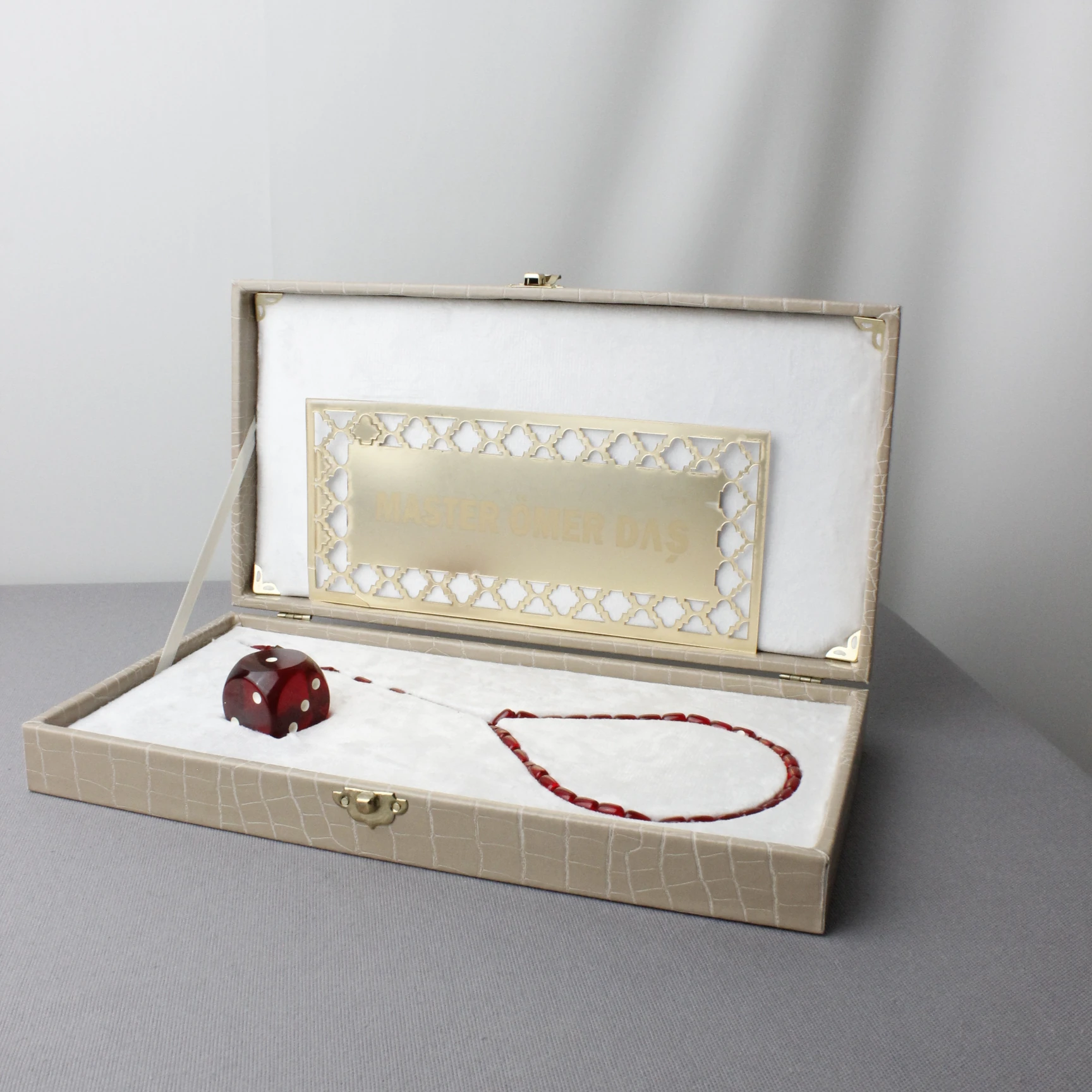 Özel Gömme Kutusunda Zar Objesiyle Beraber Ömer Daş Usta İşçiliği Kehribar Tespih