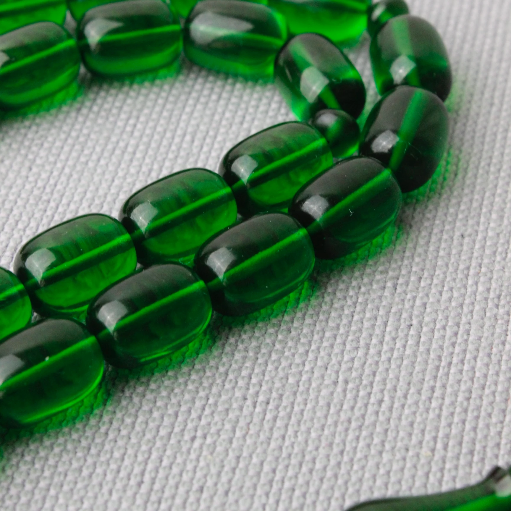 Ali Baba Usta İmzalı Çimen Yeşili Kapsül Kesim Ateş Kehribar Tespih