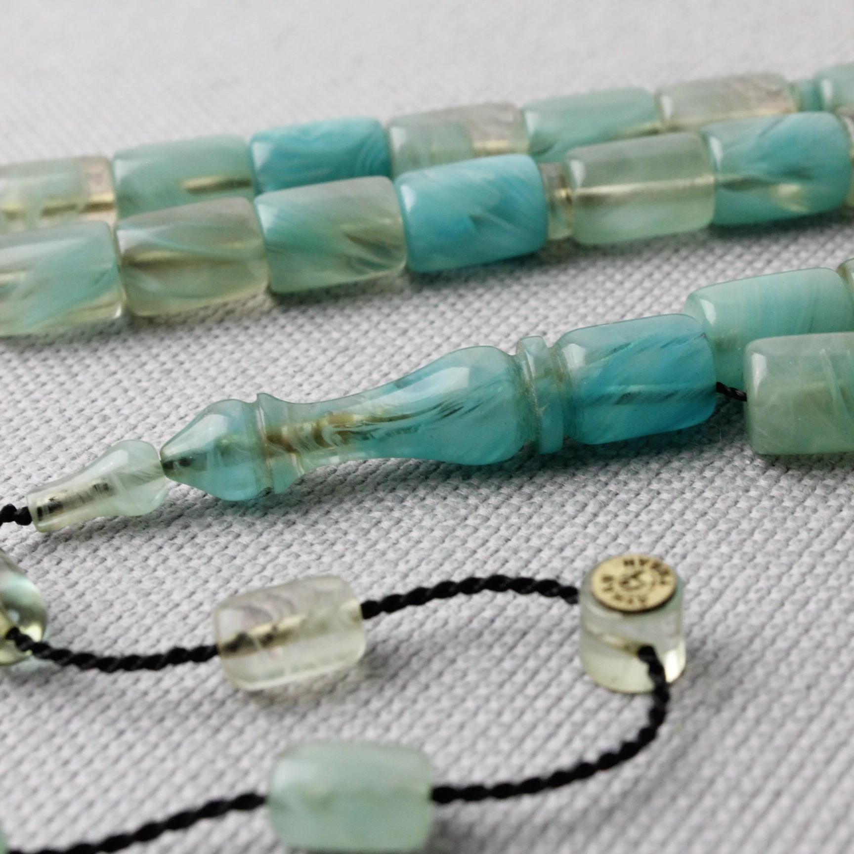 Ayhan Turan Usta İmzalı Deniz Mavisi Hareli Kapsül Kesim Sıkma Kehribar Tespih