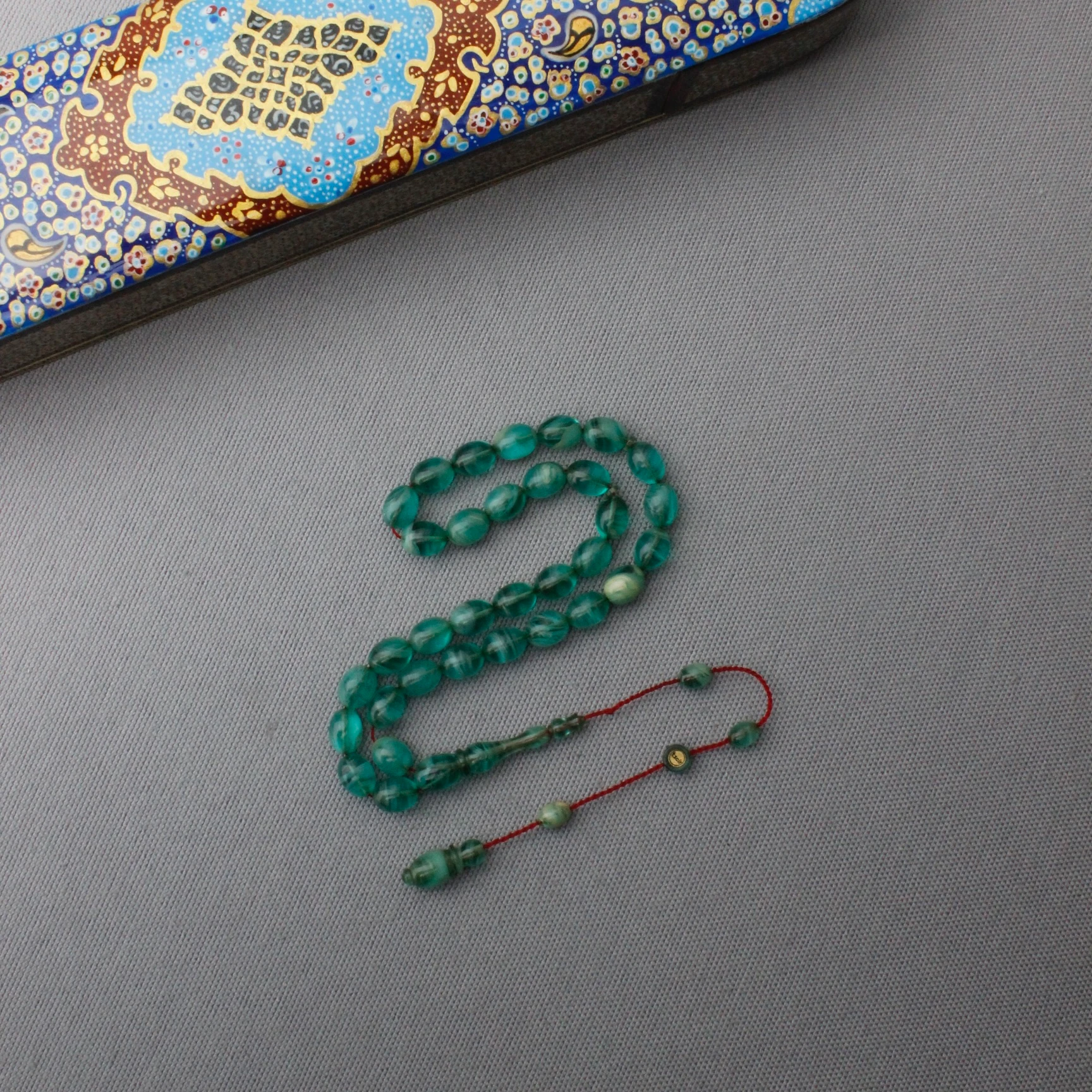 Hareli Turkuaz Renk Tacir İmzalı Sıkma Kehribar Tespih