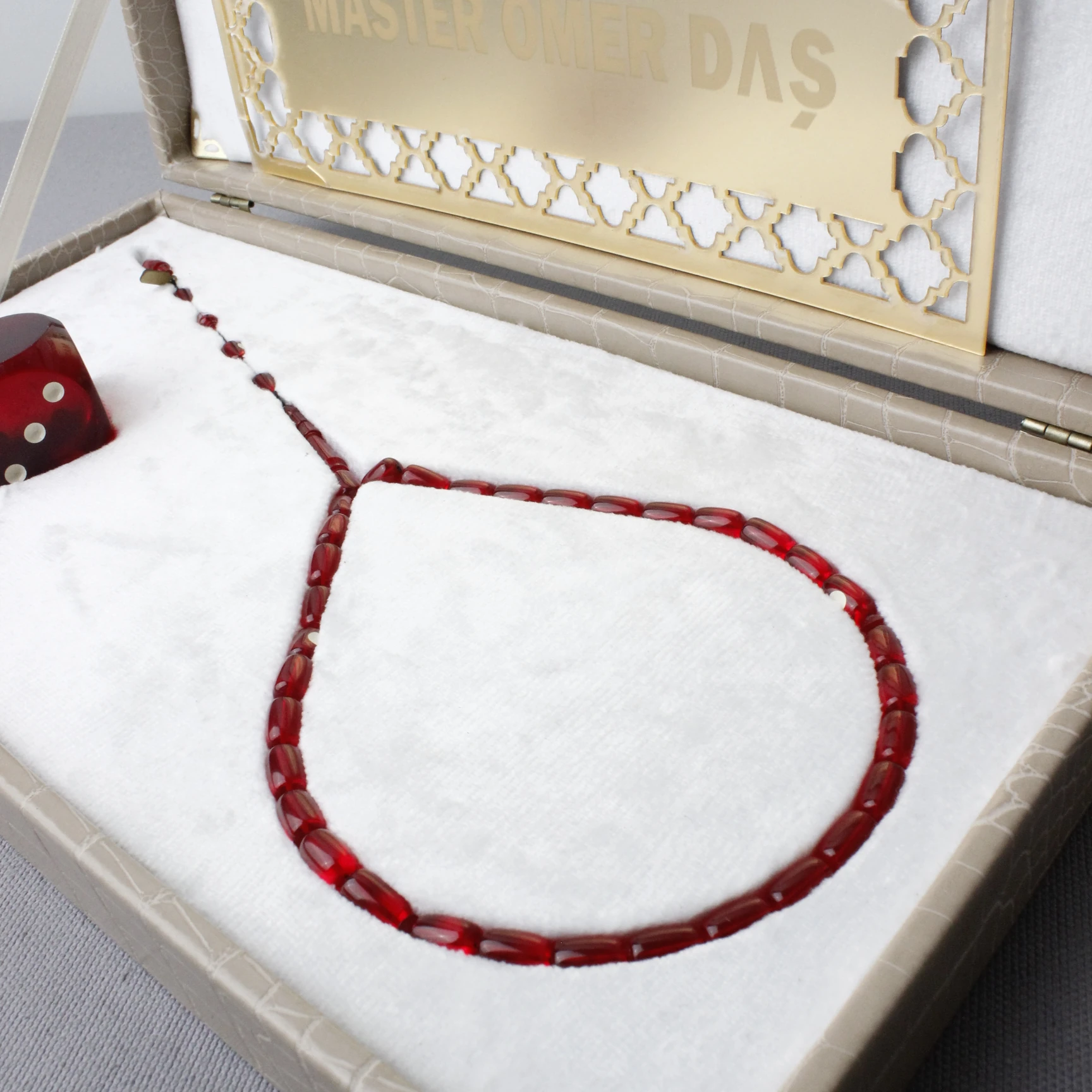 Özel Gömme Kutusunda Zar Objesiyle Beraber Ömer Daş Usta İşçiliği Kehribar Tespih