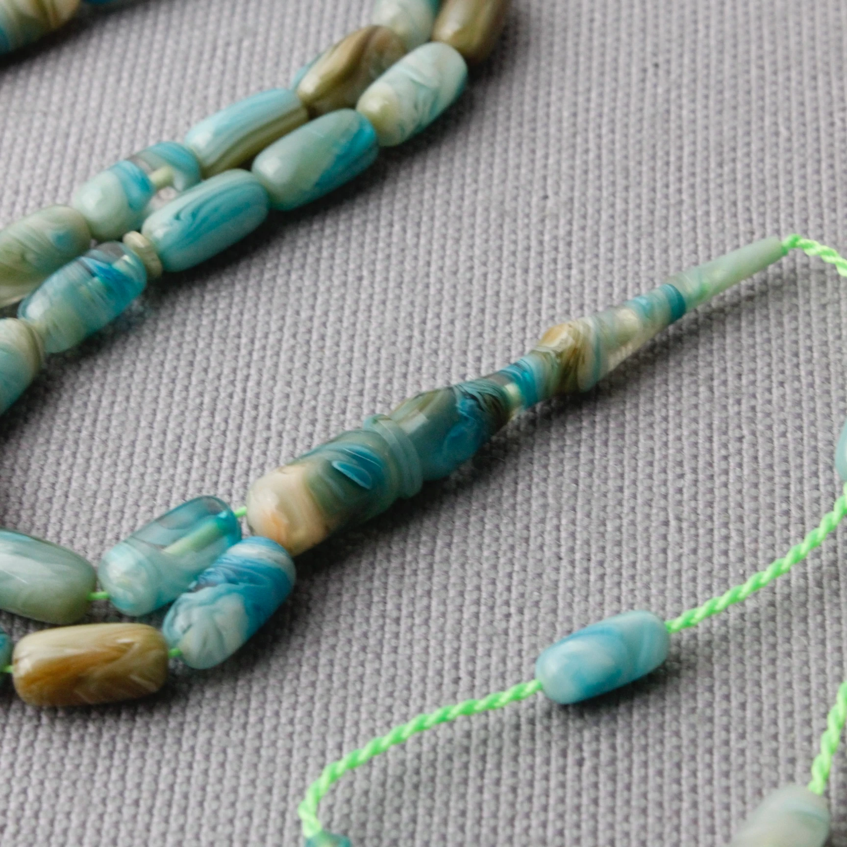 Deniz Mavisi Hareli Kapsül Kesim Usta İşçilikli Sıkma Kehribar Tespih