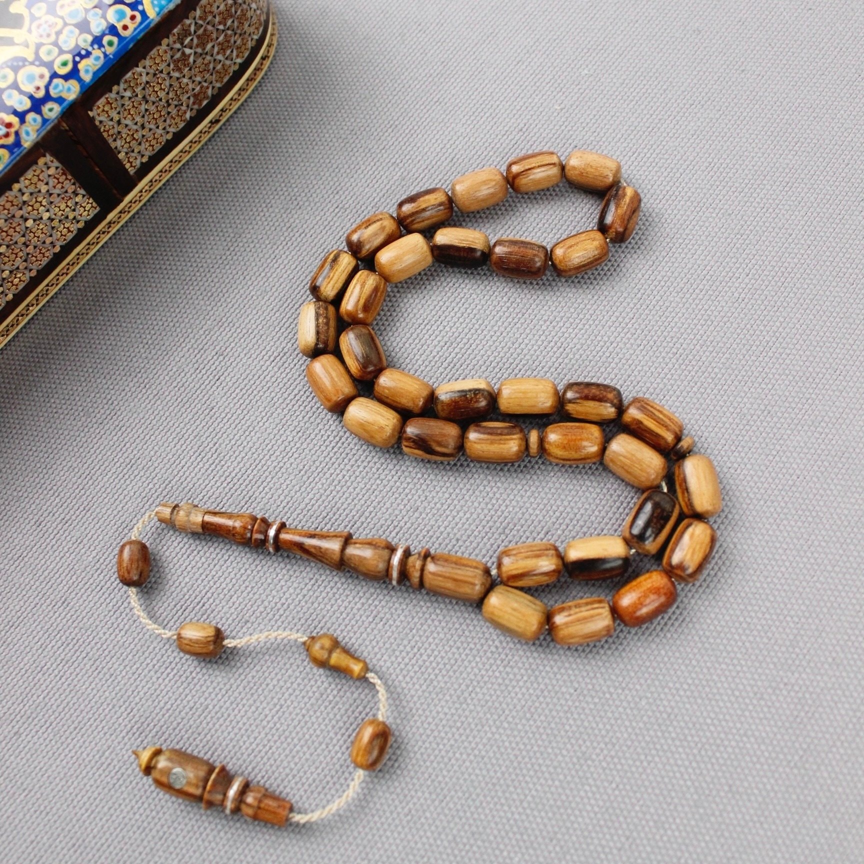 Mücahit Şener Usta İşçilikli Gümüş Kemerli 12*8mm Öd Ağacı Tespih