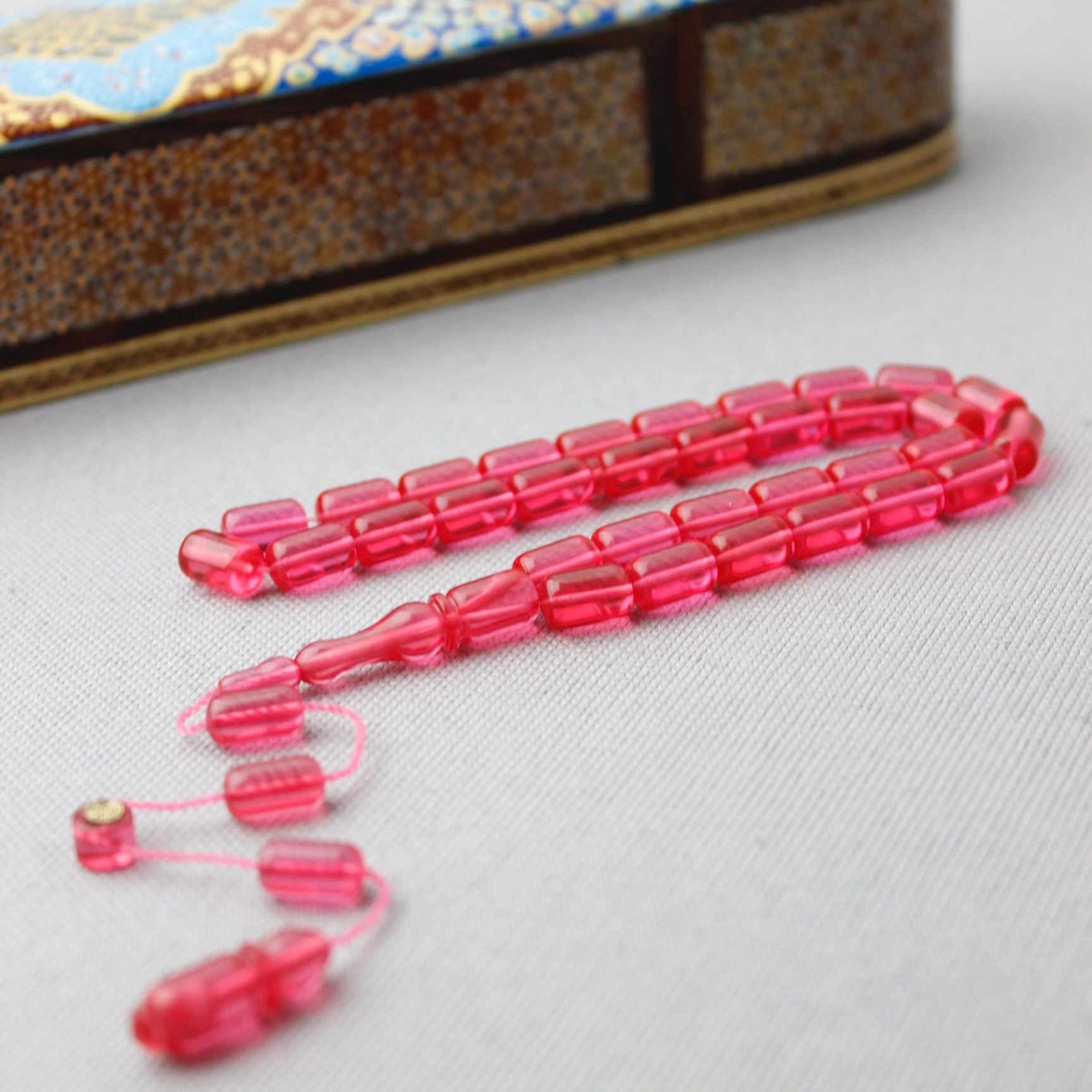 Sarı Ahmet Usta İmzalı Neon Pembe Sıkma Kehribar Tespih