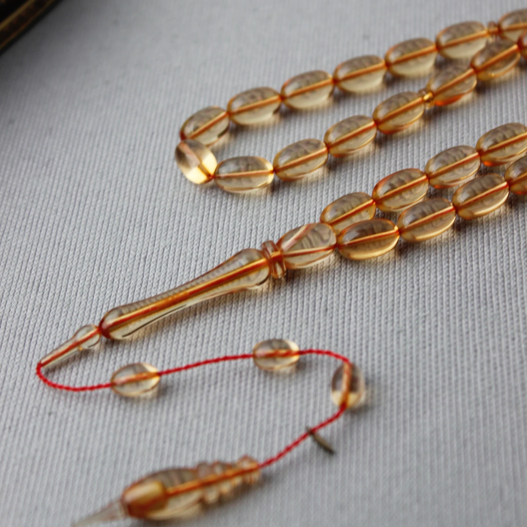 Serkan Başkan Usta İmzalı Şeffaf Renk Badem Model Ateş Kehribar Tespih