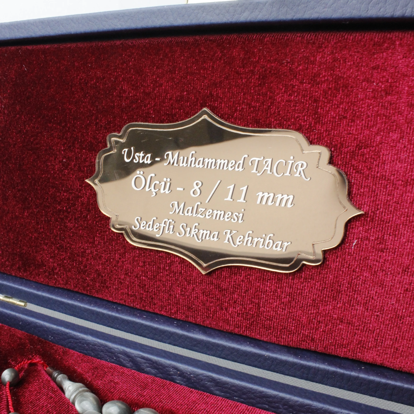 Özel Kutusunda Ham Malzemesiyle Beraber Tacir Usta İmzalı Sedefli Sıkma Kehribar Tespih