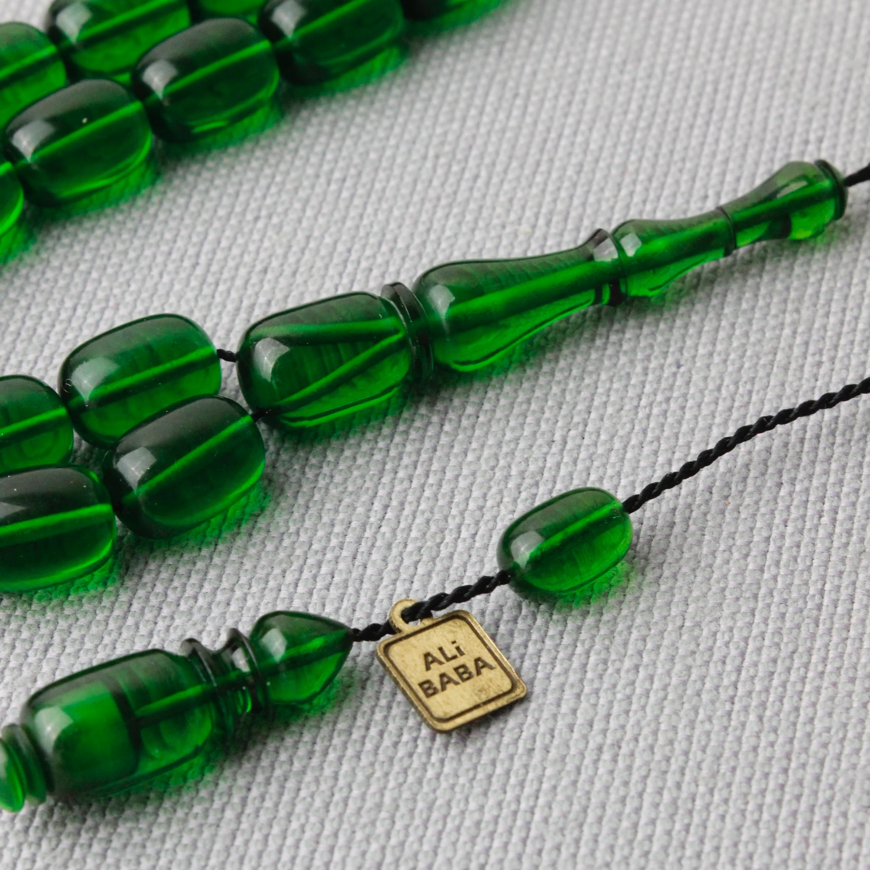 Ali Baba Usta İmzalı Çimen Yeşili Kapsül Kesim Ateş Kehribar Tespih