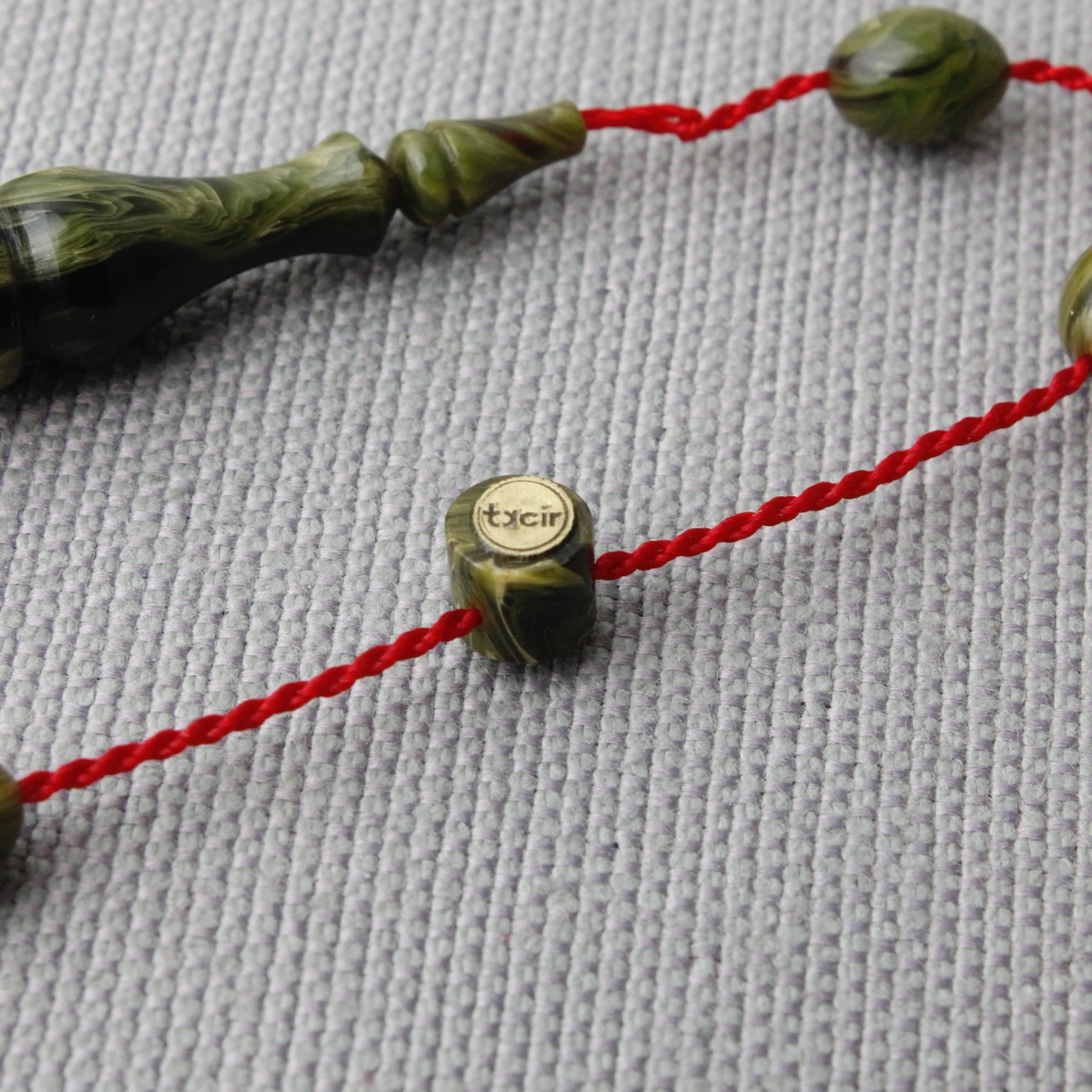 Yoğun Hareli Yağ Yeşili Tacir Usta İmzalı Sıkma Kehribar Tespih