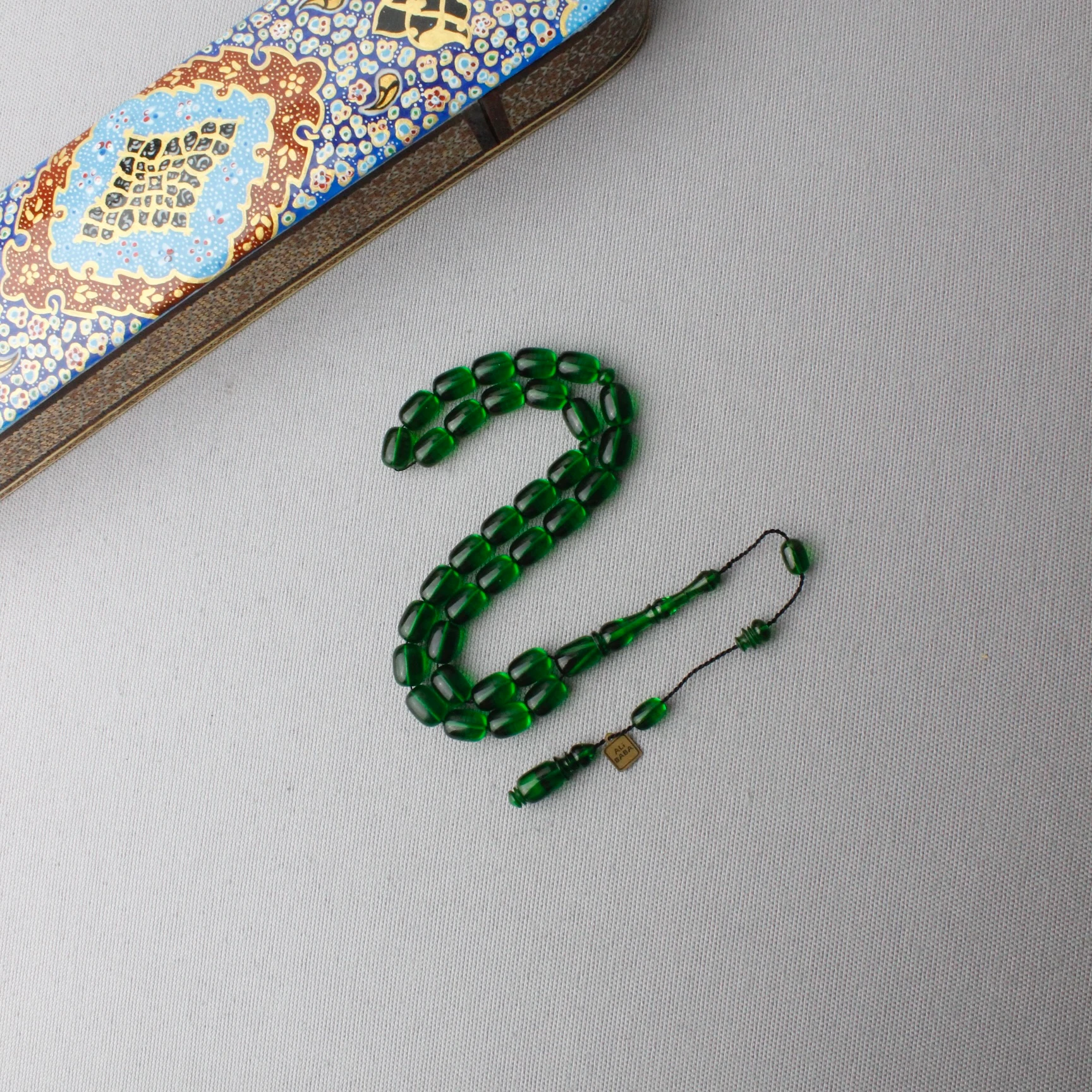 Ali Baba Usta İmzalı Çimen Yeşili Kapsül Kesim Ateş Kehribar Tespih