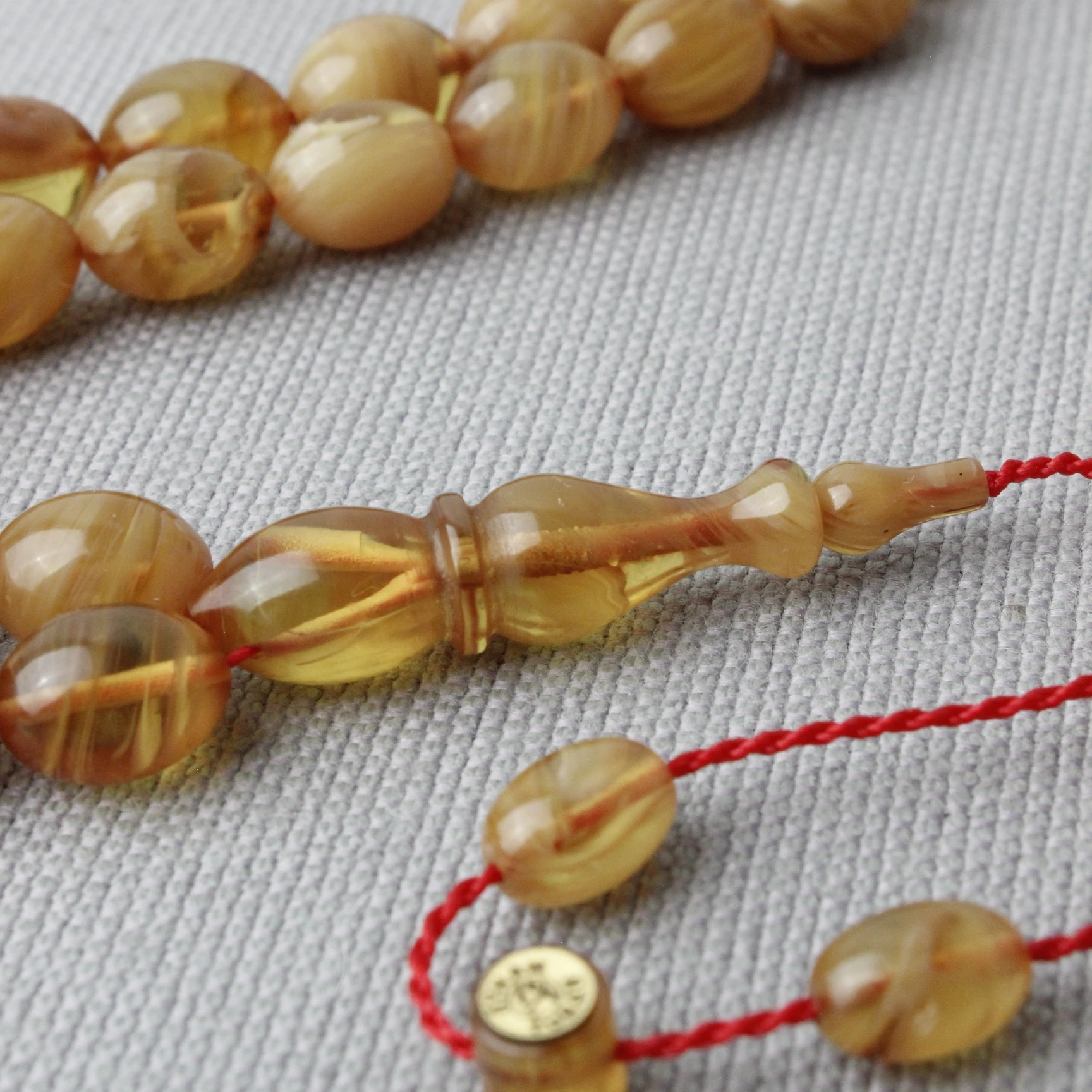 Ayhan Turan Usta İmzalı Beyzi Model Sıkma Kehribar Tespih