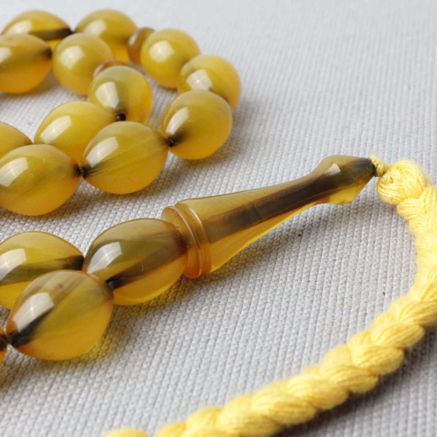 Kayısı Renk Hareli Dev Boy Sıkma Kehribar Tespih