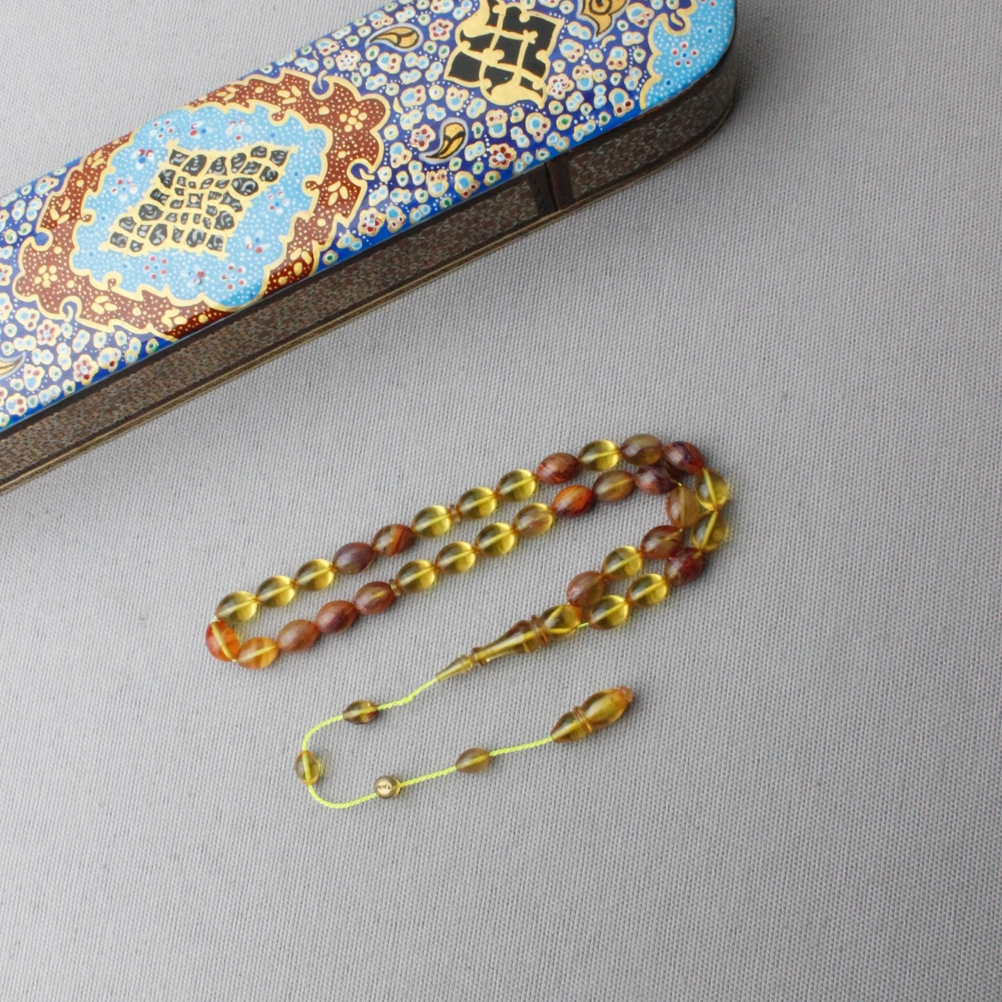 Bal Rengi Multicolor Hareli Beyzi Model Tacir Usta İmzalı Sıkma Kehribar Tespih