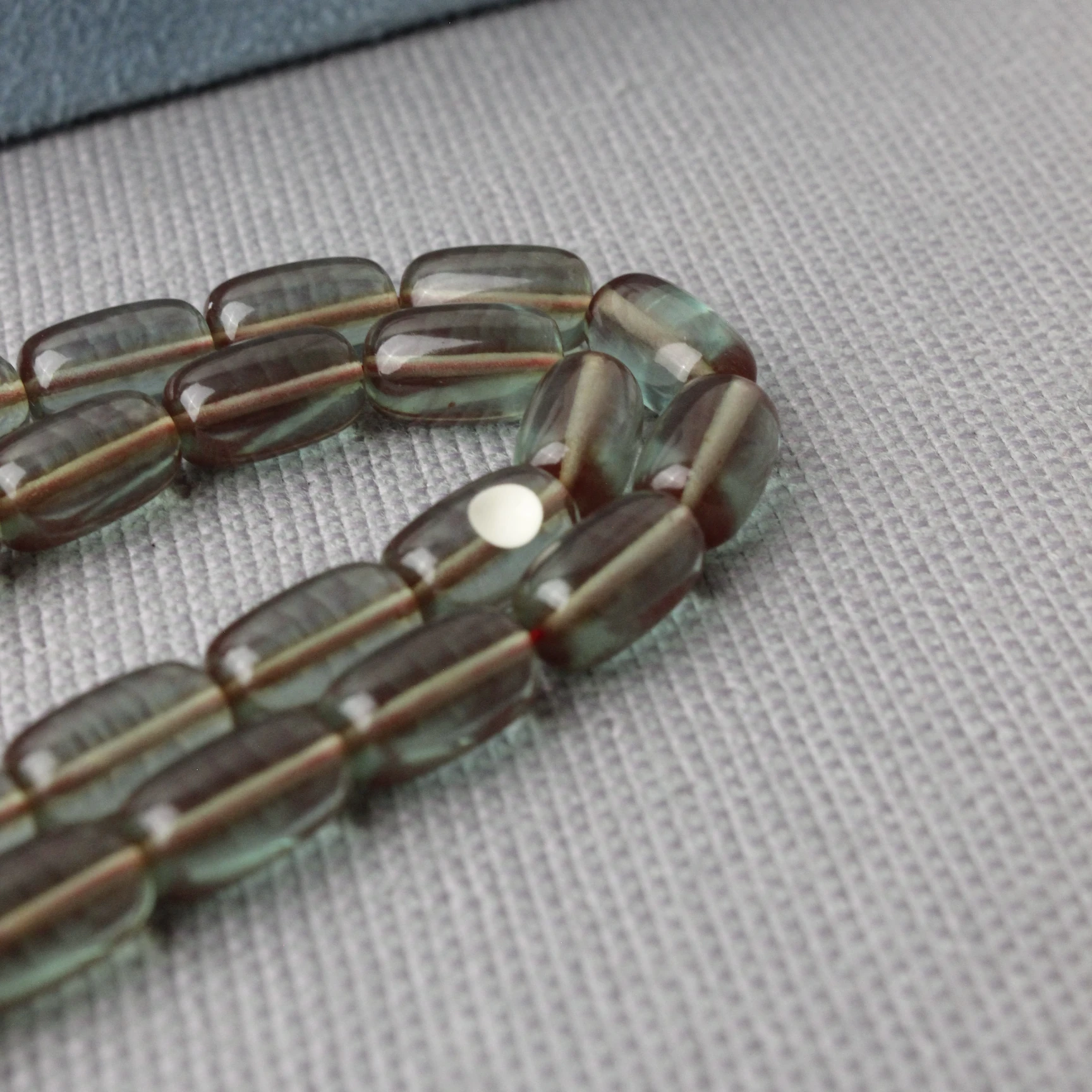 Özel Kutusunda Ömer Daş Usta İmzalı Zar Objeden Patinli Kehribar Tespih