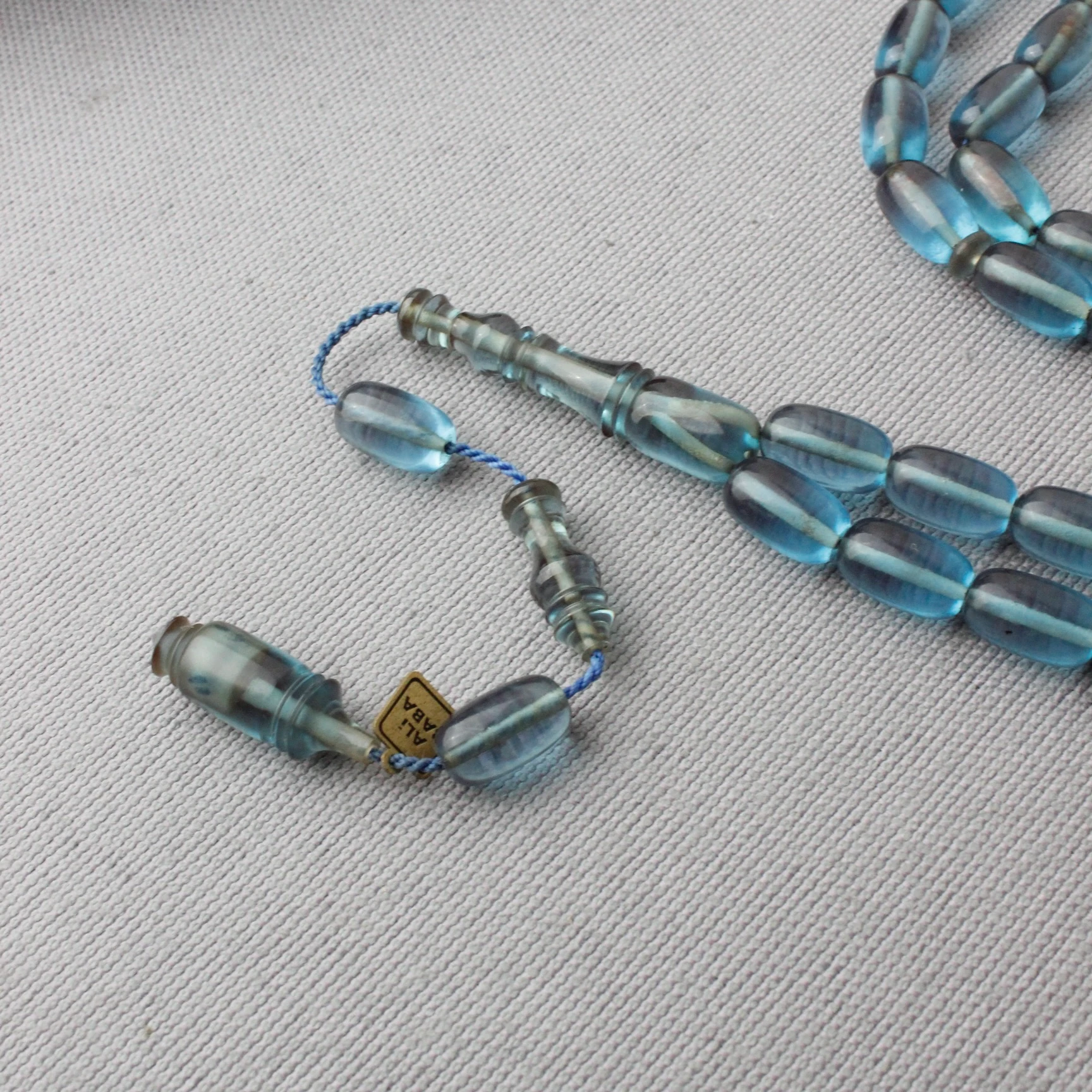 Ali Baba Usta İmzalı Kapsül Kesim Turkuaz Renk Sıkma Kehribar Tespih