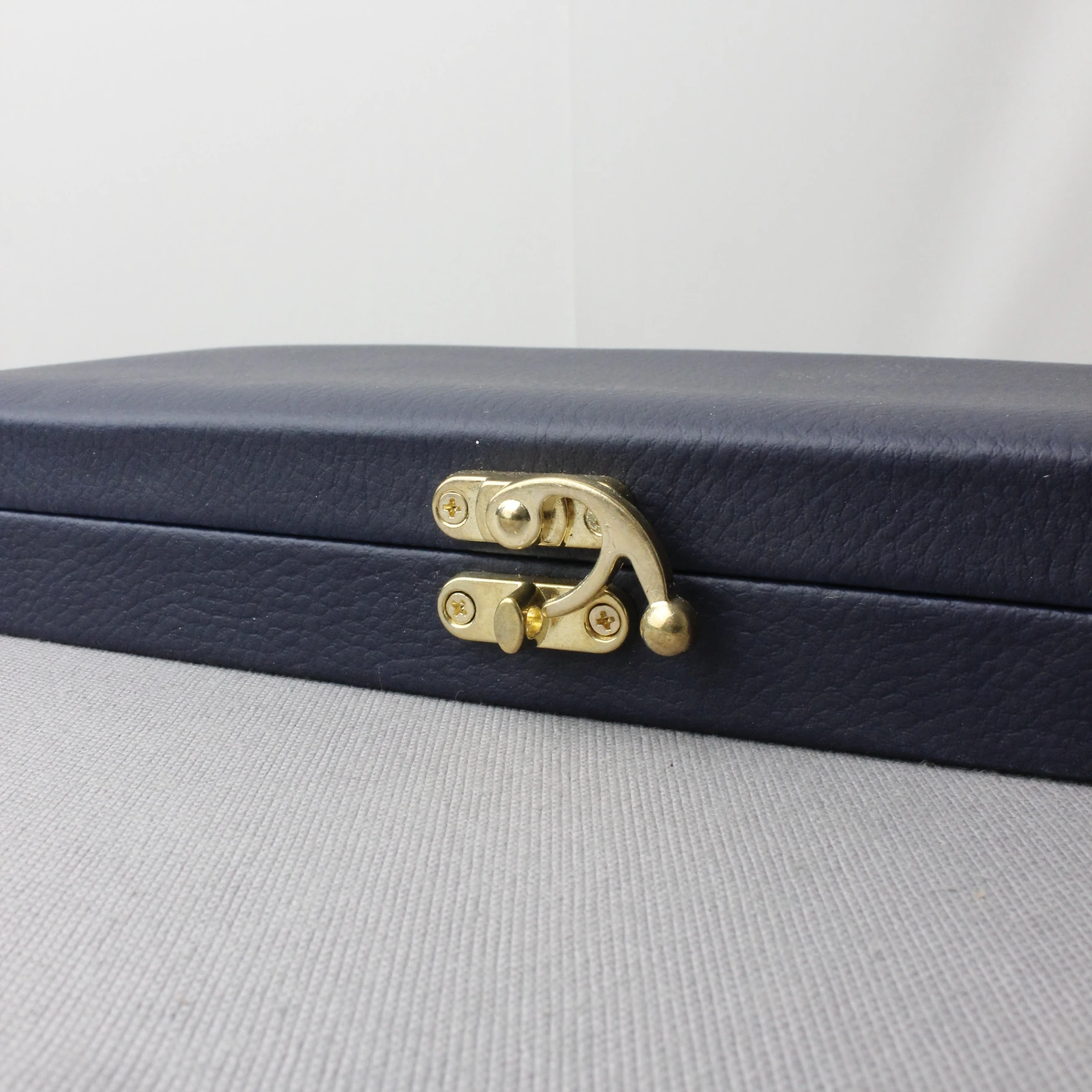 Özel Kutusunda Ham Malzemesiyle Beraber Tacir Usta İmzalı Sedefli Sıkma Kehribar Tespih