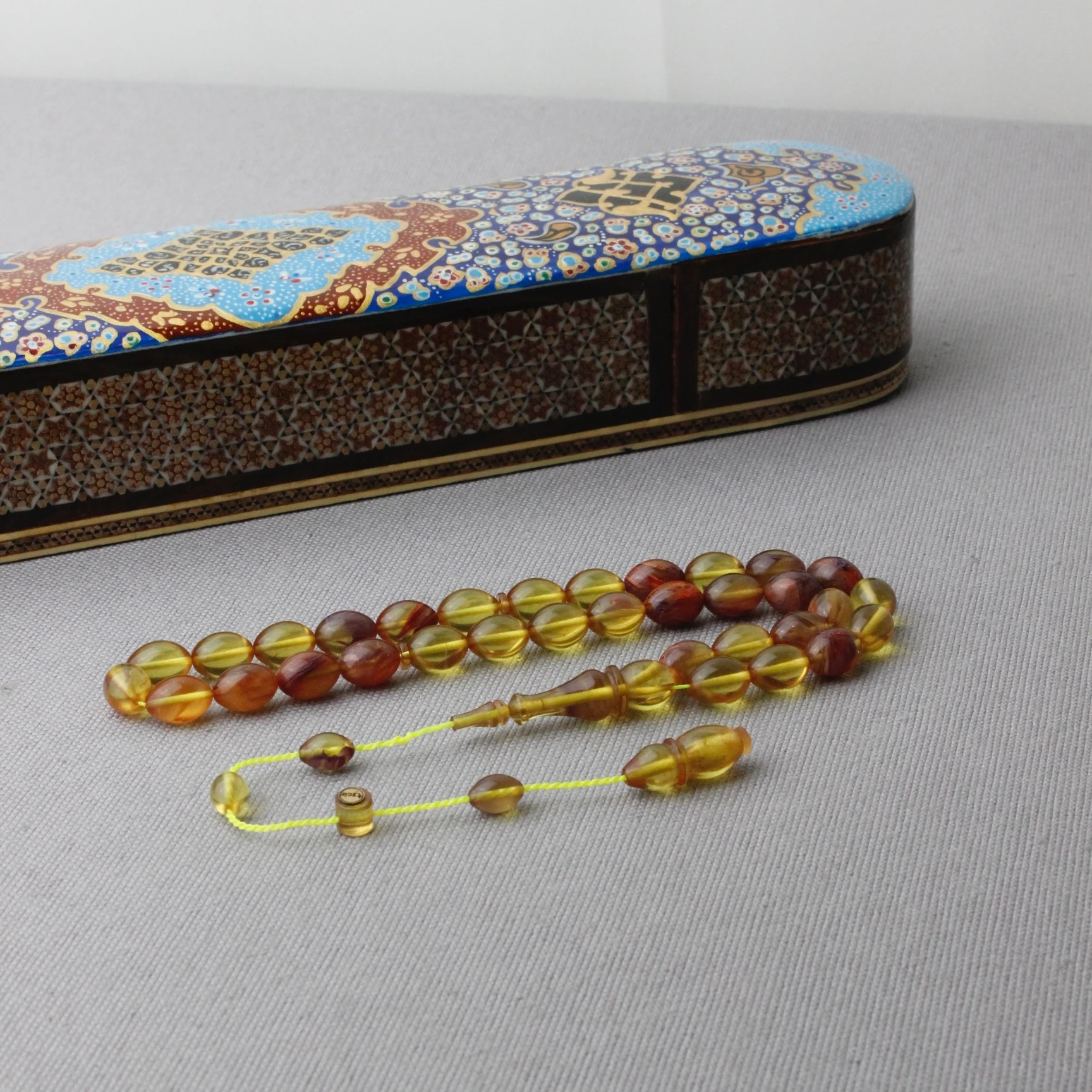 Bal Rengi Multicolor Hareli Beyzi Model Tacir Usta İmzalı Sıkma Kehribar Tespih