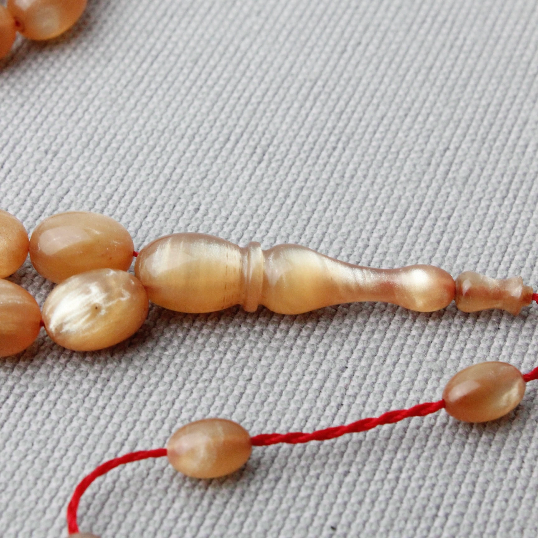 Sedefli Hamur Krem Rengi Tacir Usta İmzalı Beyzi Model Sıkma Kehribar Tespih