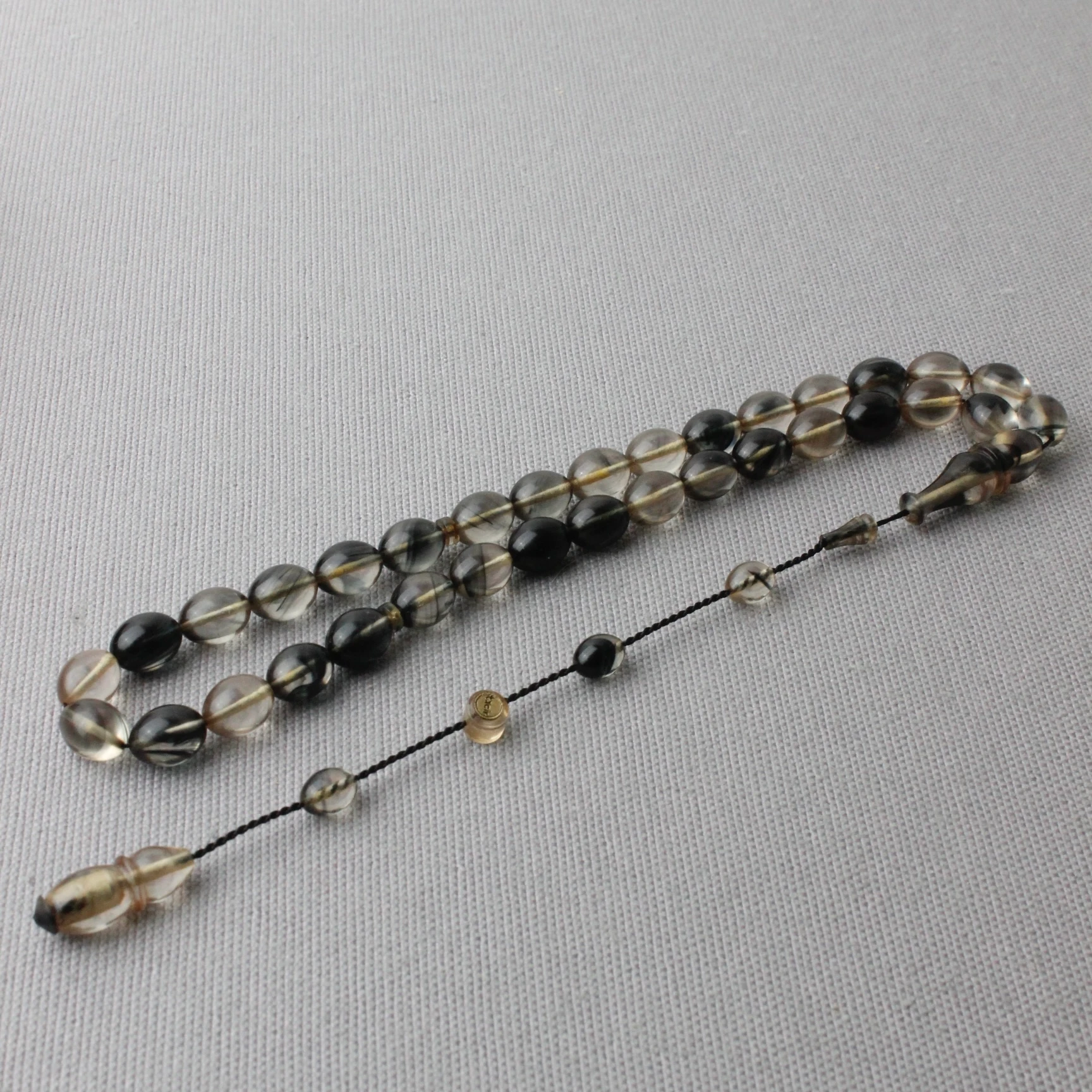 Şeffaf Siyah Hareli Beyzi Model Tacir Usta İmzalı Sıkma Kehribar Tespih