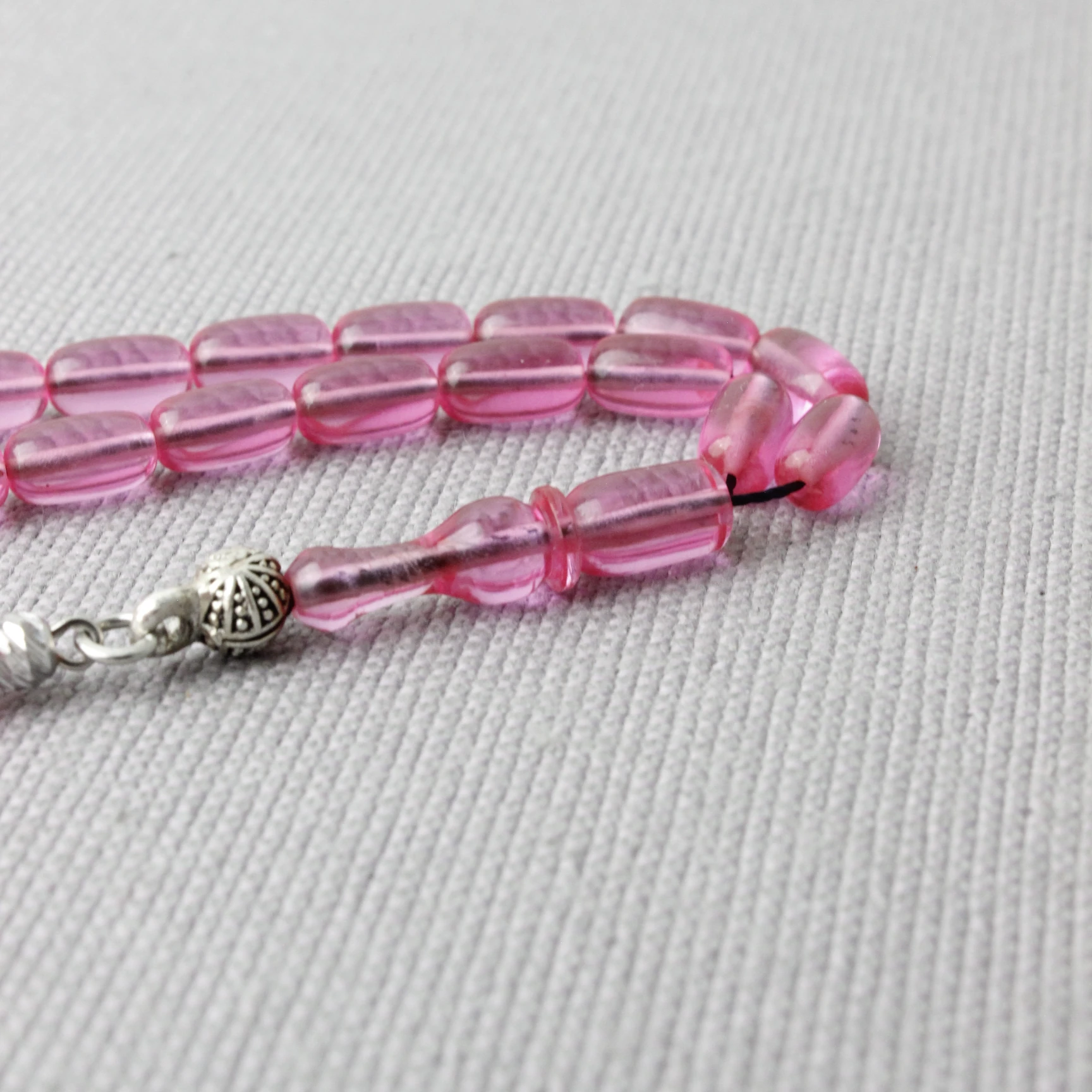 Bürokrat Boy Pembe Renk Kapsül Kesim Sıkma Kehribar Tespih