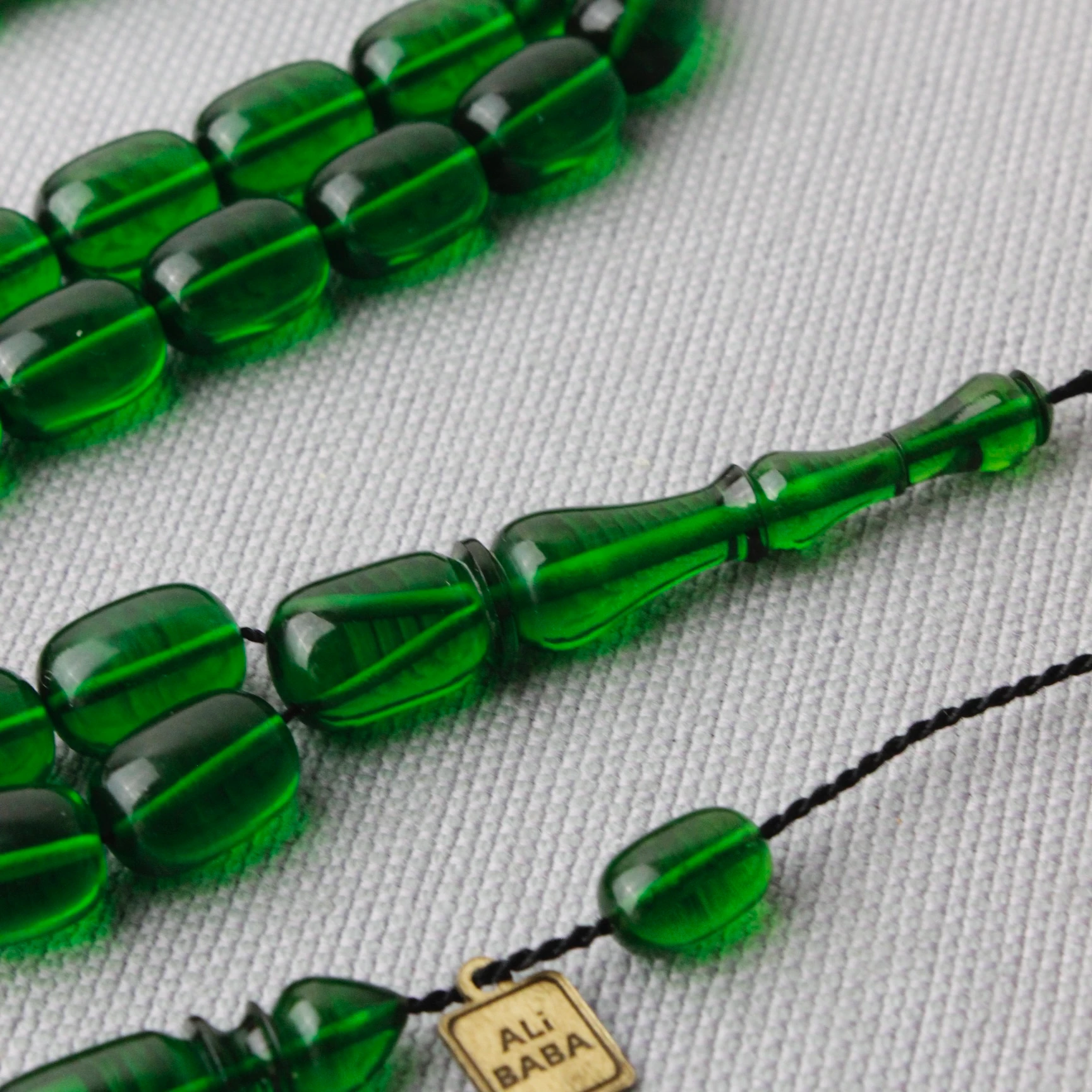 Ali Baba Usta İmzalı Çimen Yeşili Kapsül Kesim Ateş Kehribar Tespih